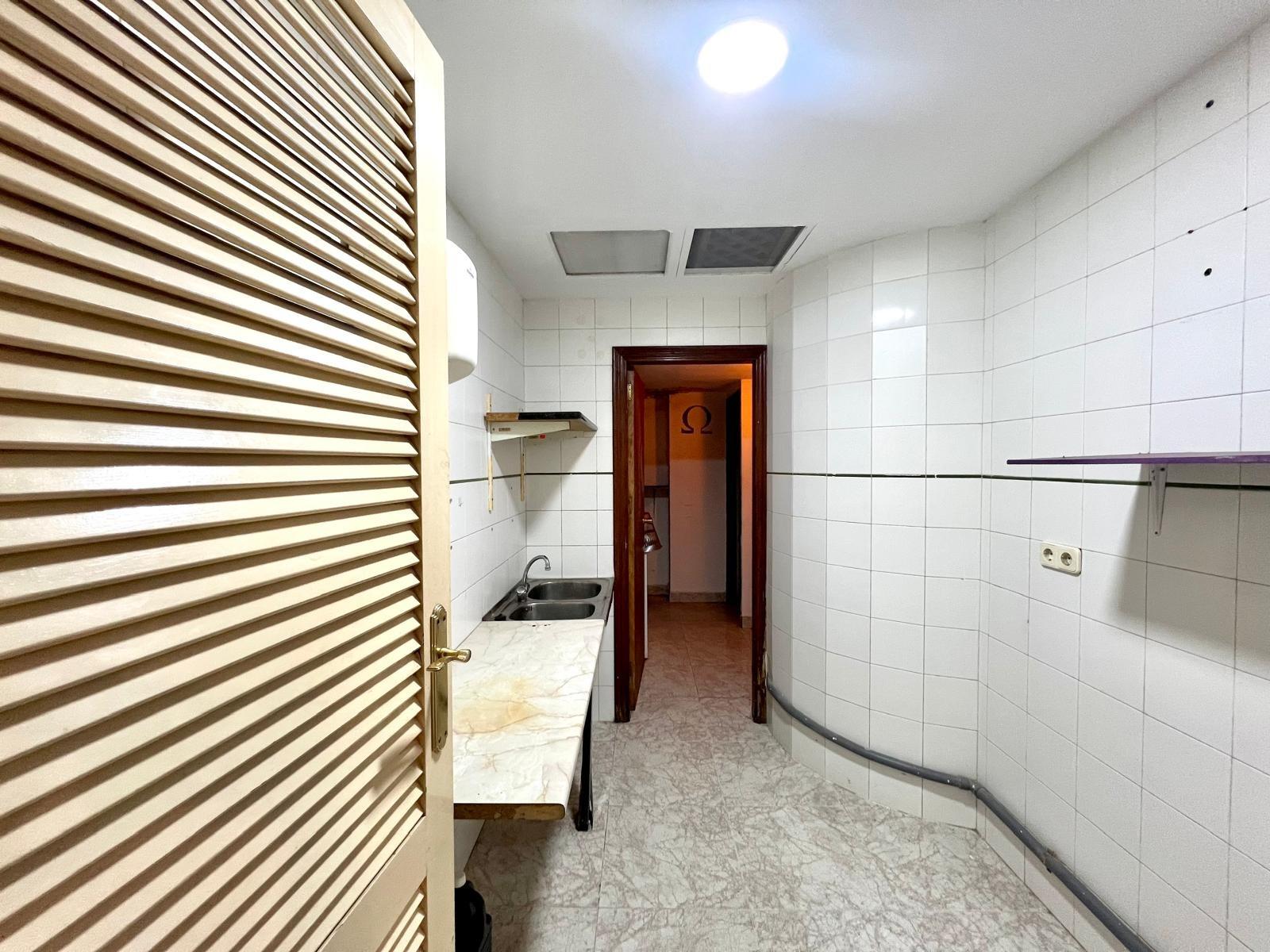Kitchen in commercial for sale in Torrevieja
