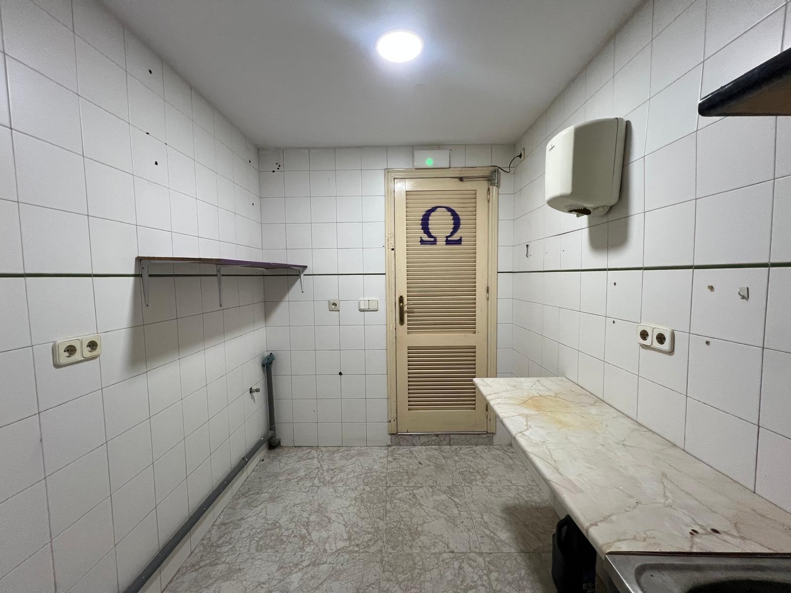 Bathroom in commercial for sale in Torrevieja