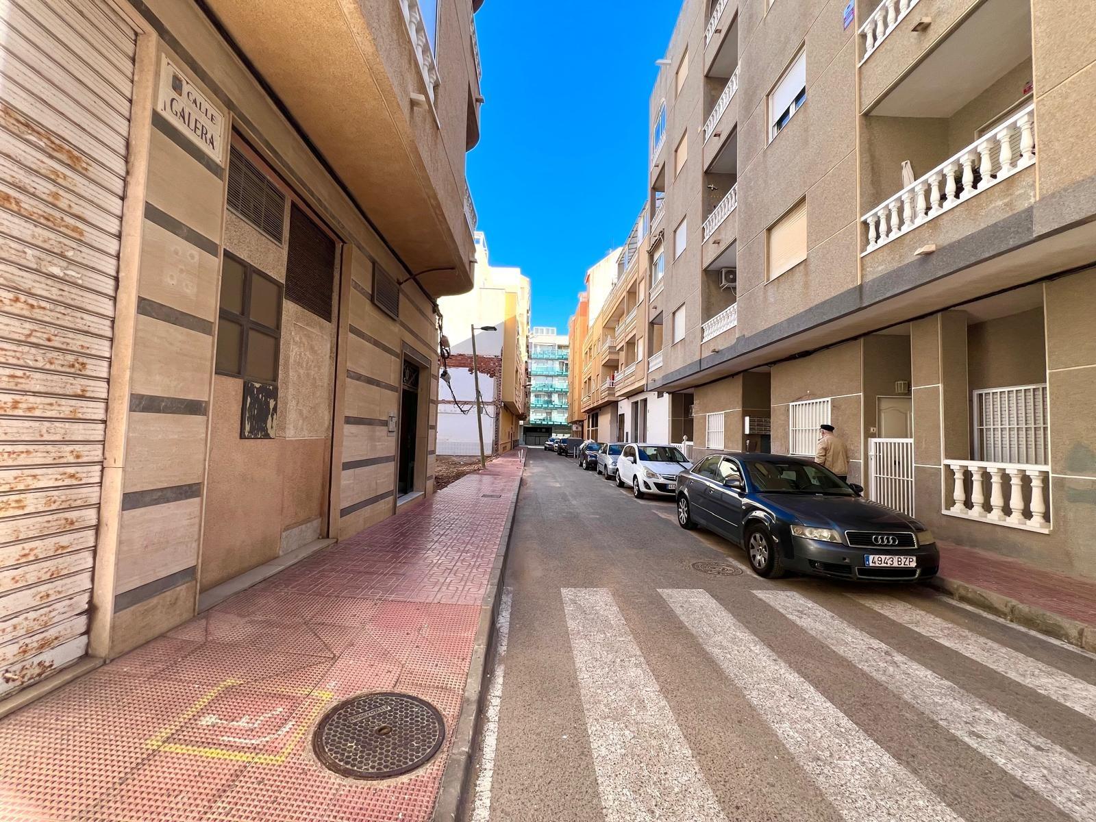 Bedroom in commercial for sale in Torrevieja