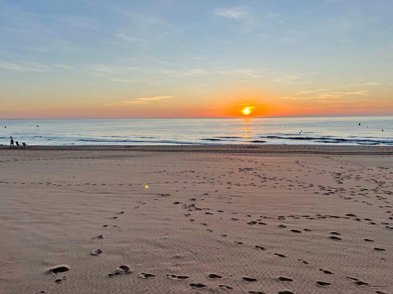 Discover this wonderful duplex flat, located just 100 metres from the beach of Guardamar and next to