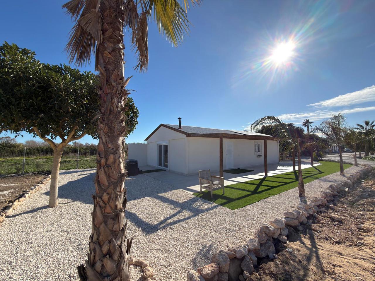 Dining area in land for sale in Algorfa
