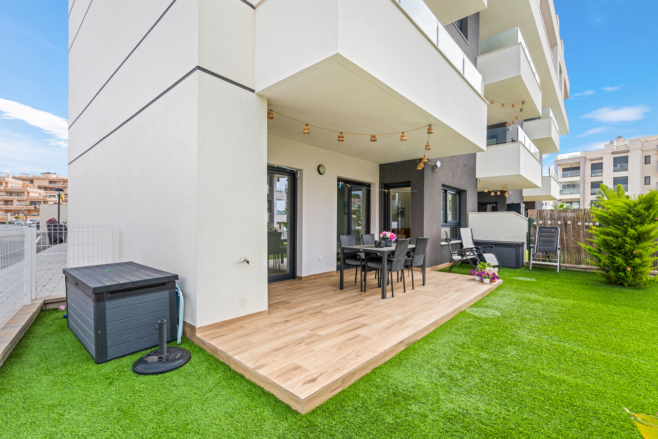 This modern ground floor corner apartment with 2 bedrooms, 2 bathrooms is situated in Villamartin, A