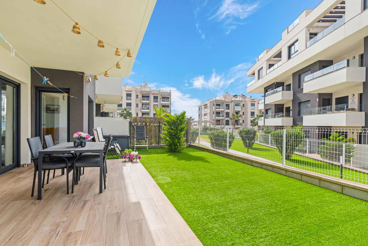 This modern ground floor corner apartment with 2 bedrooms, 2 bathrooms is situated in Villamartin, A