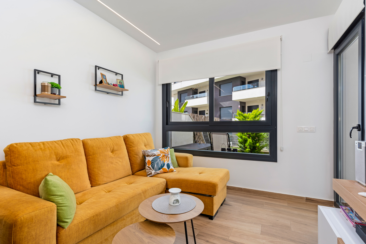 Bedroom in apartment for sale in Villamartin