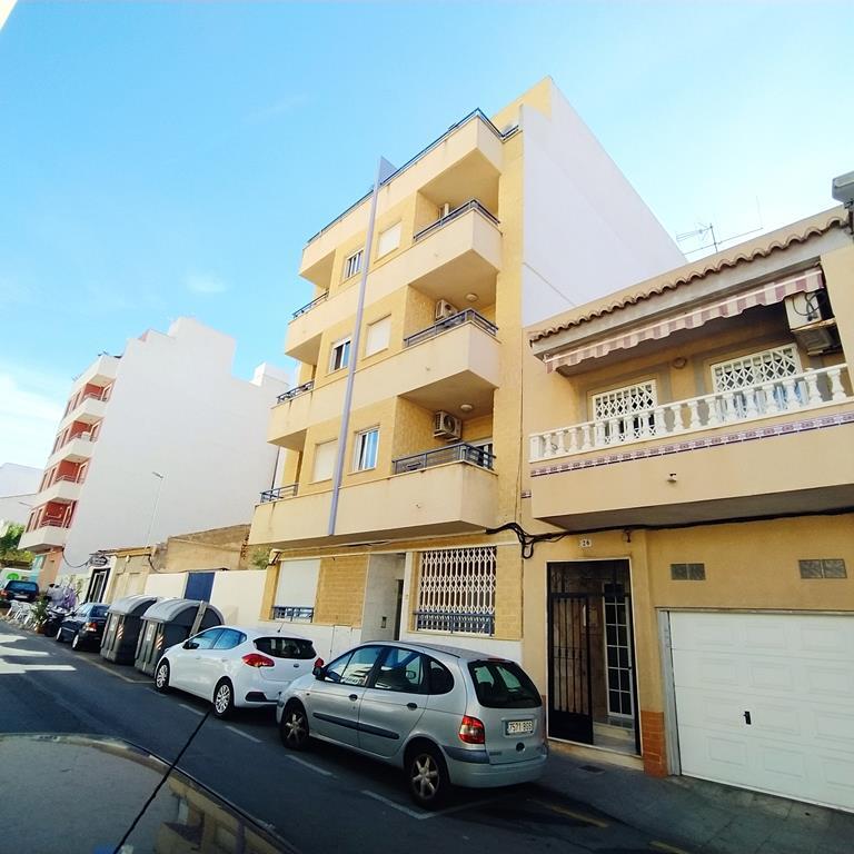 This 74 m² apartment is in excellent condition and ready to move into