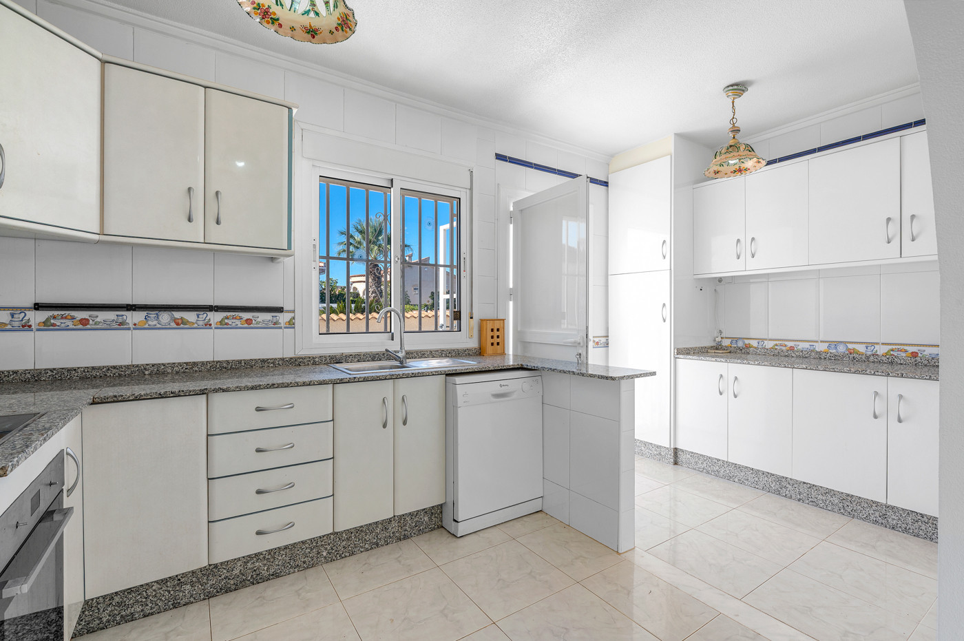 Terrace in villa for sale in Ciudad Quesada