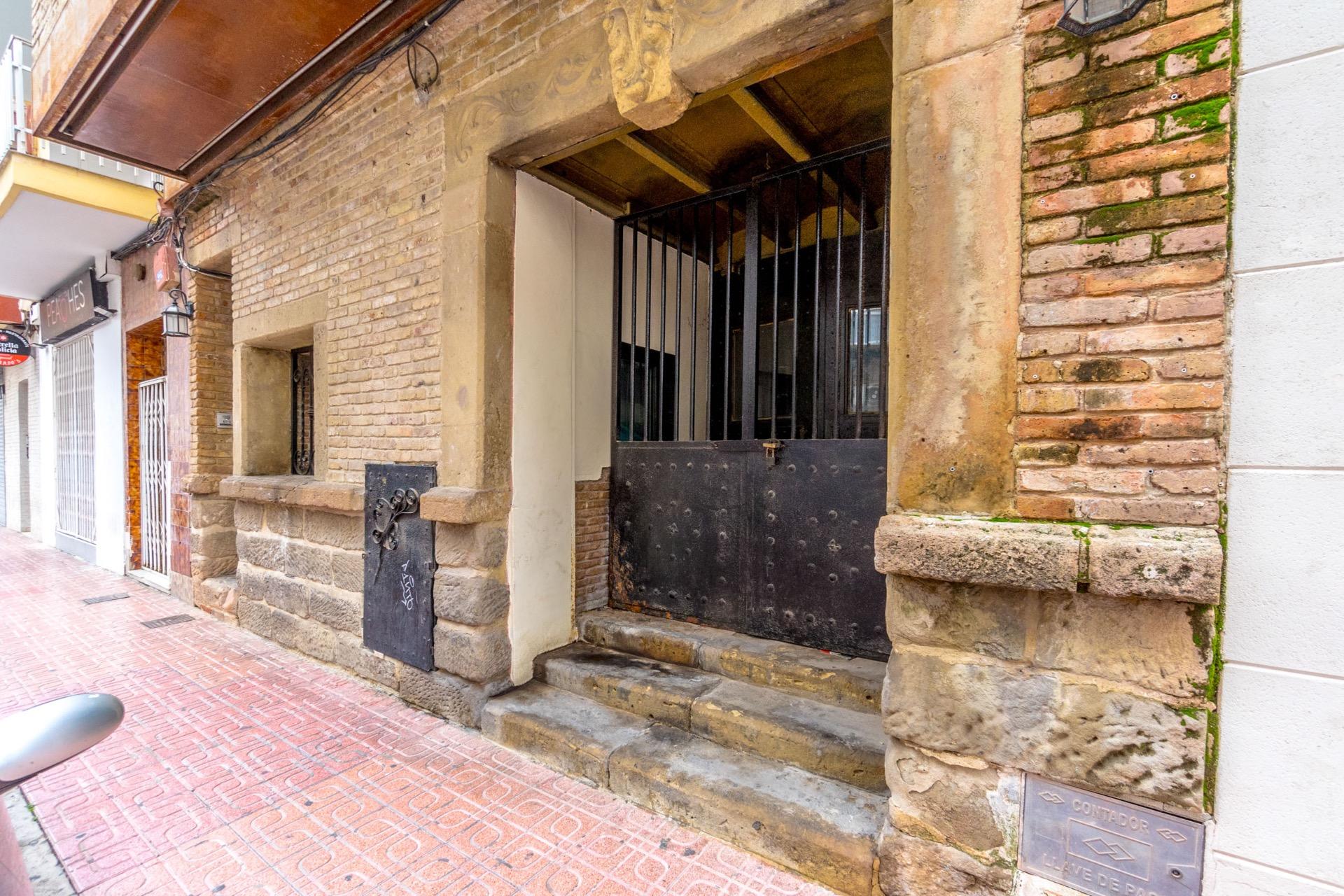 Property with enormous investment potential next to the new Port of Torrevieja, located in a strateg