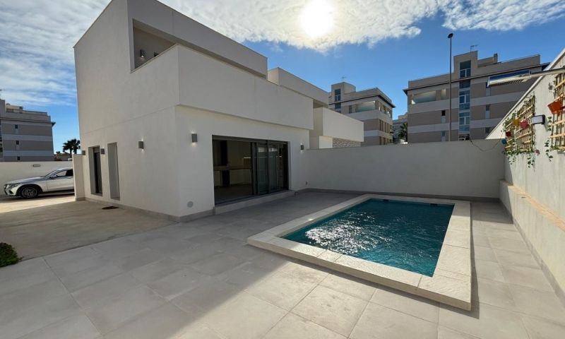 Dining area in villa for sale in Orihuela Costa