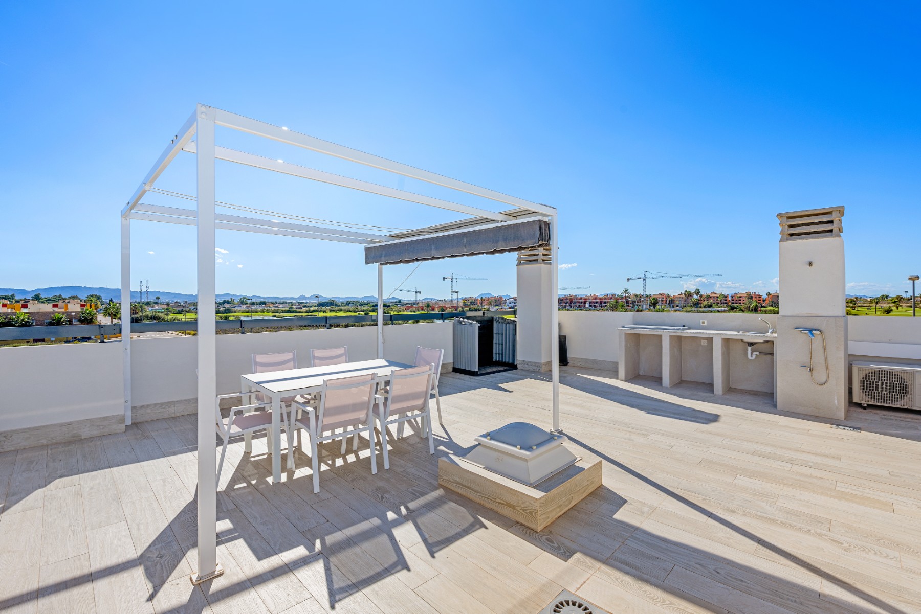 Dining area in villa for sale in Los Alcazares