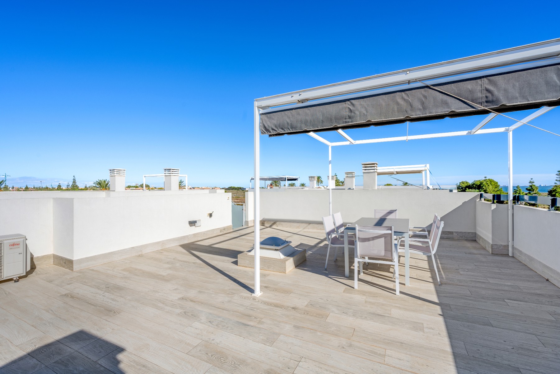Bedroom in villa for sale in Los Alcazares