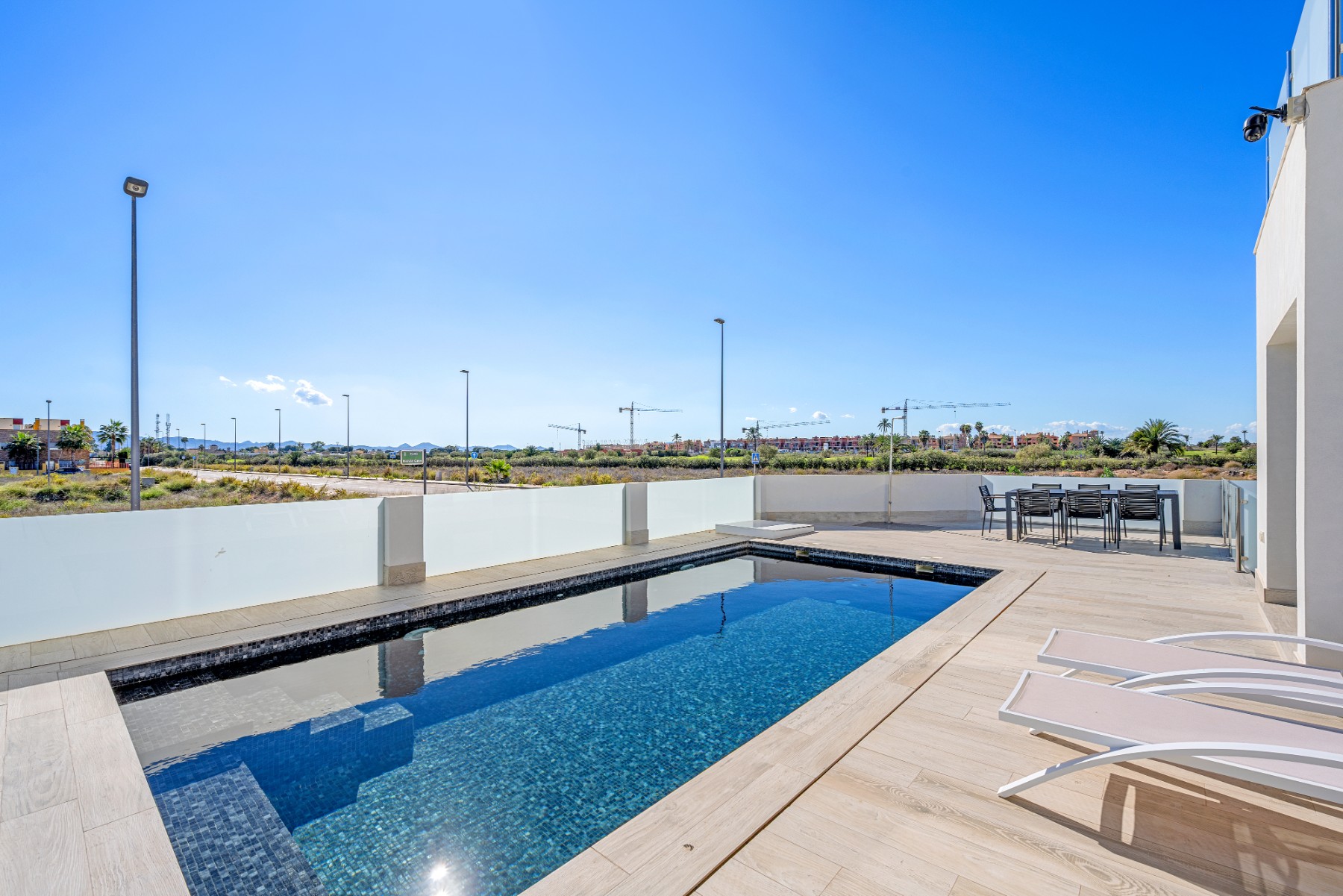 Garden in villa for sale in Los Alcazares