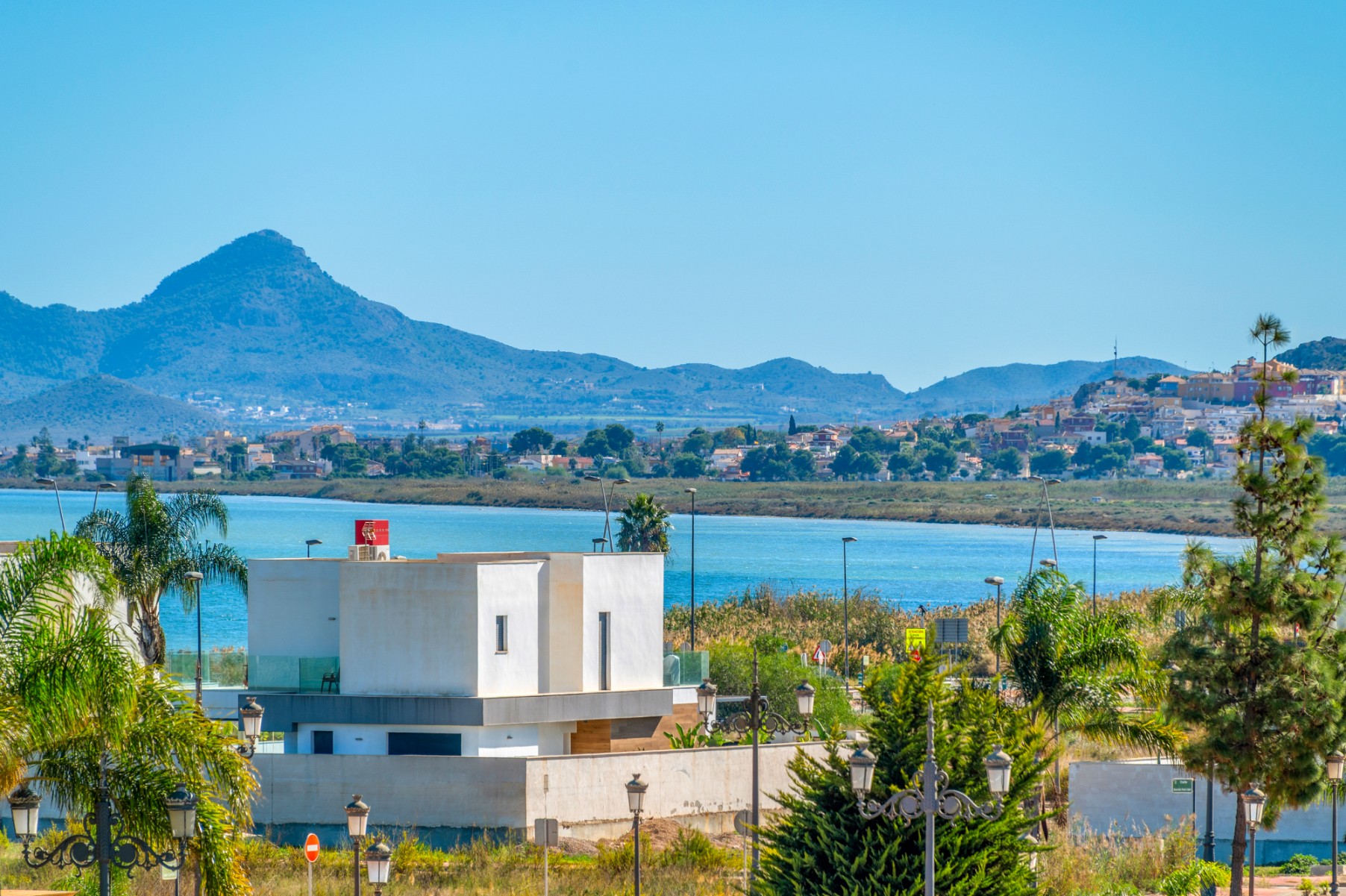 Living room in villa for sale in Los Alcazares