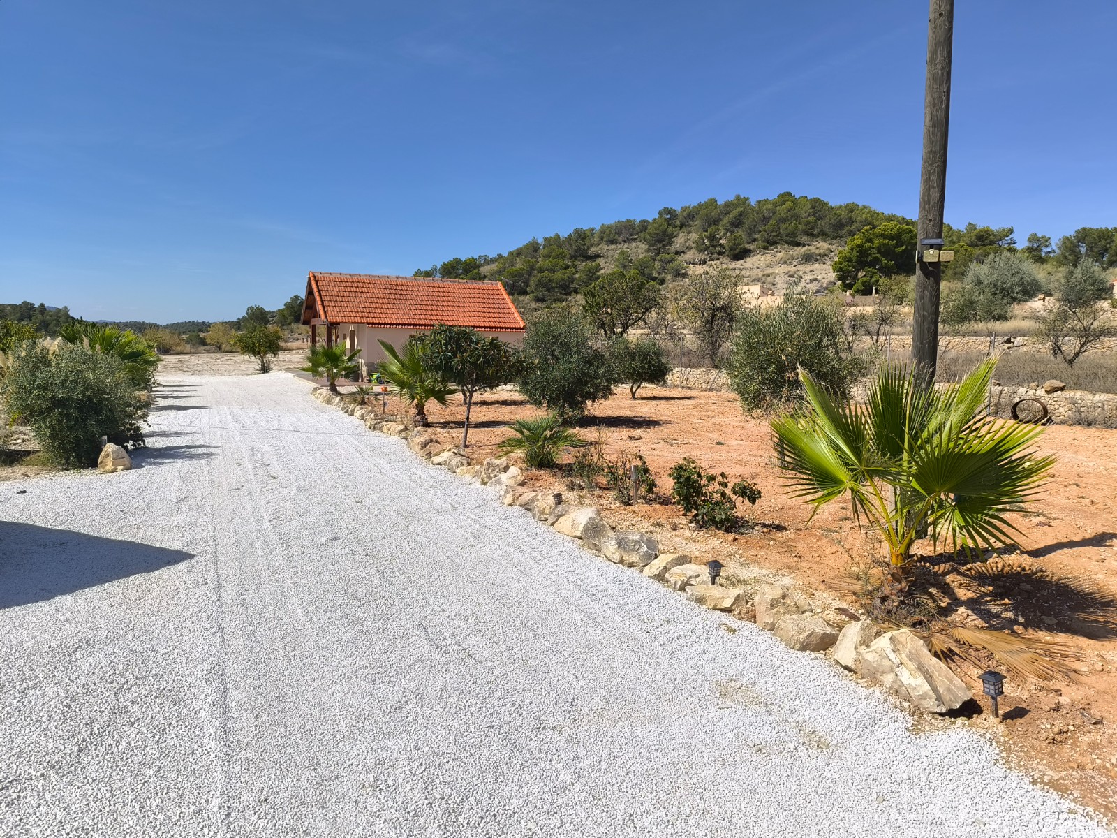 Chalet for Sale near PinosoDiscover this charming Spanish chalet, located just 15 minutes from the v