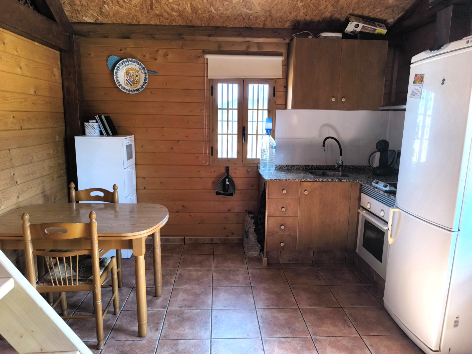 Chalet for Sale near PinosoDiscover this charming Spanish chalet, located just 15 minutes from the v