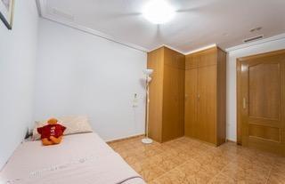 Master bedroom in apartment for sale in Torrevieja