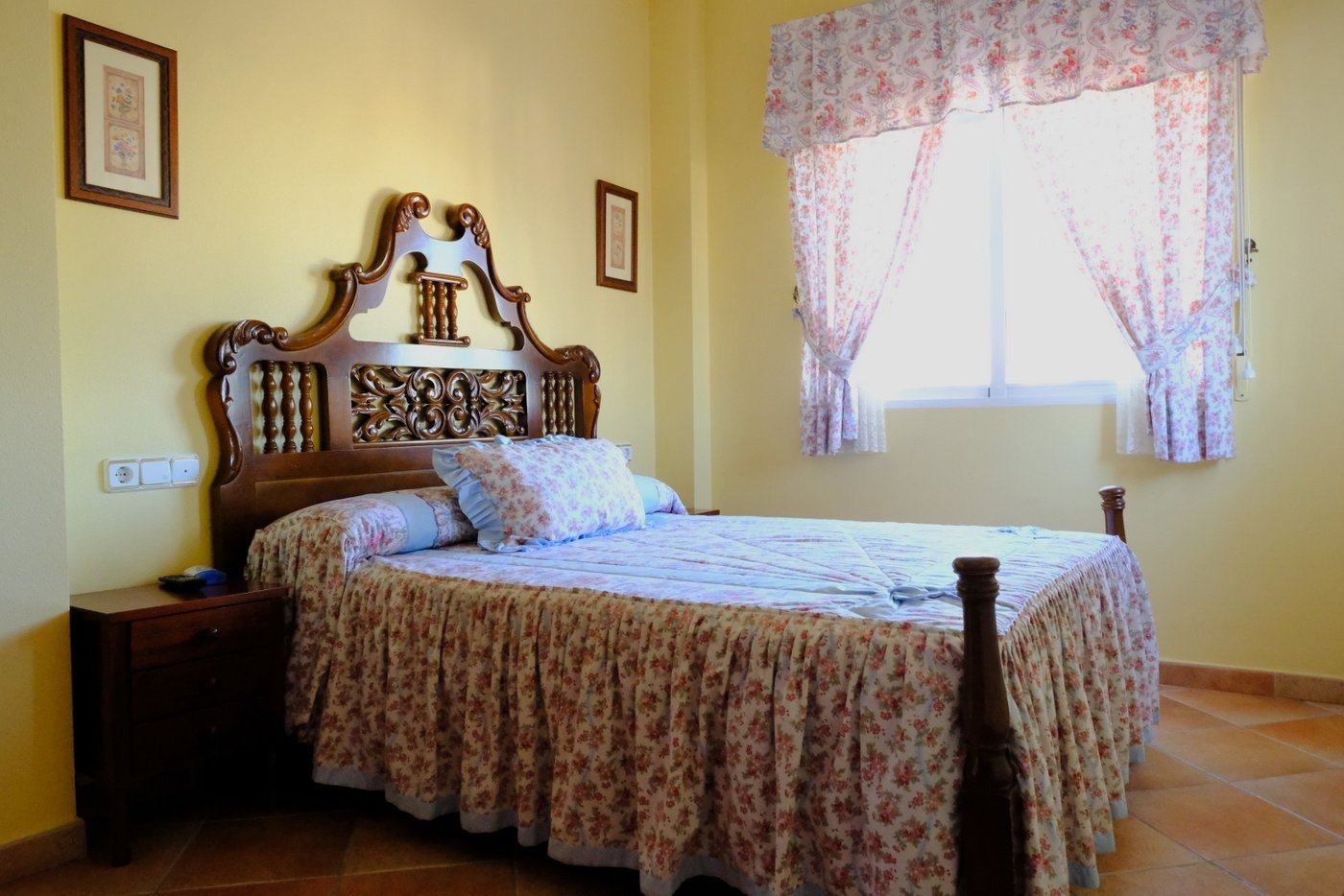 Master bedroom in villa for sale in Orihuela