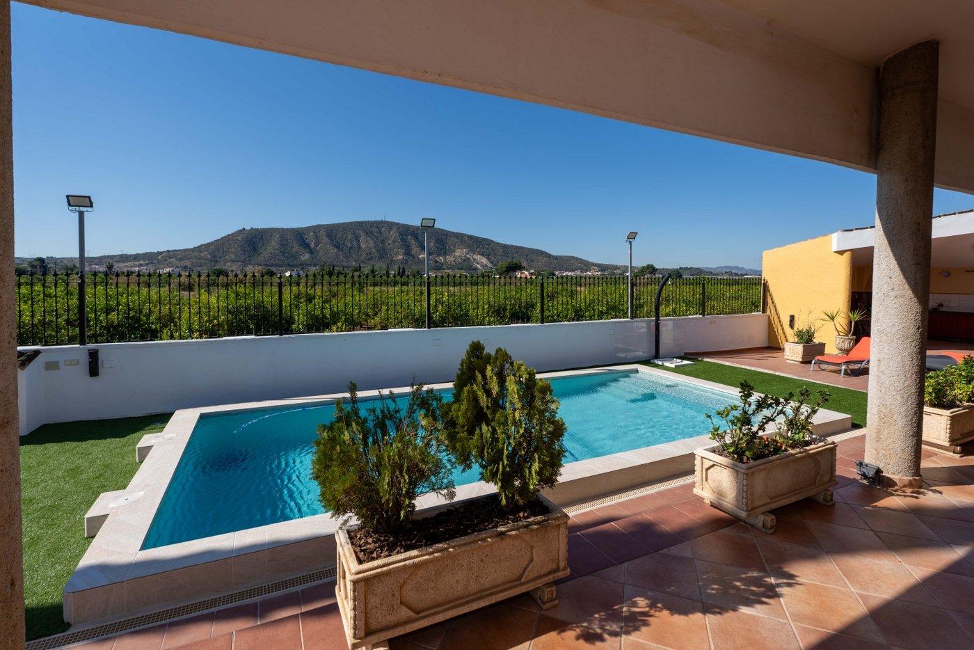 Terrace in villa for sale in Orihuela