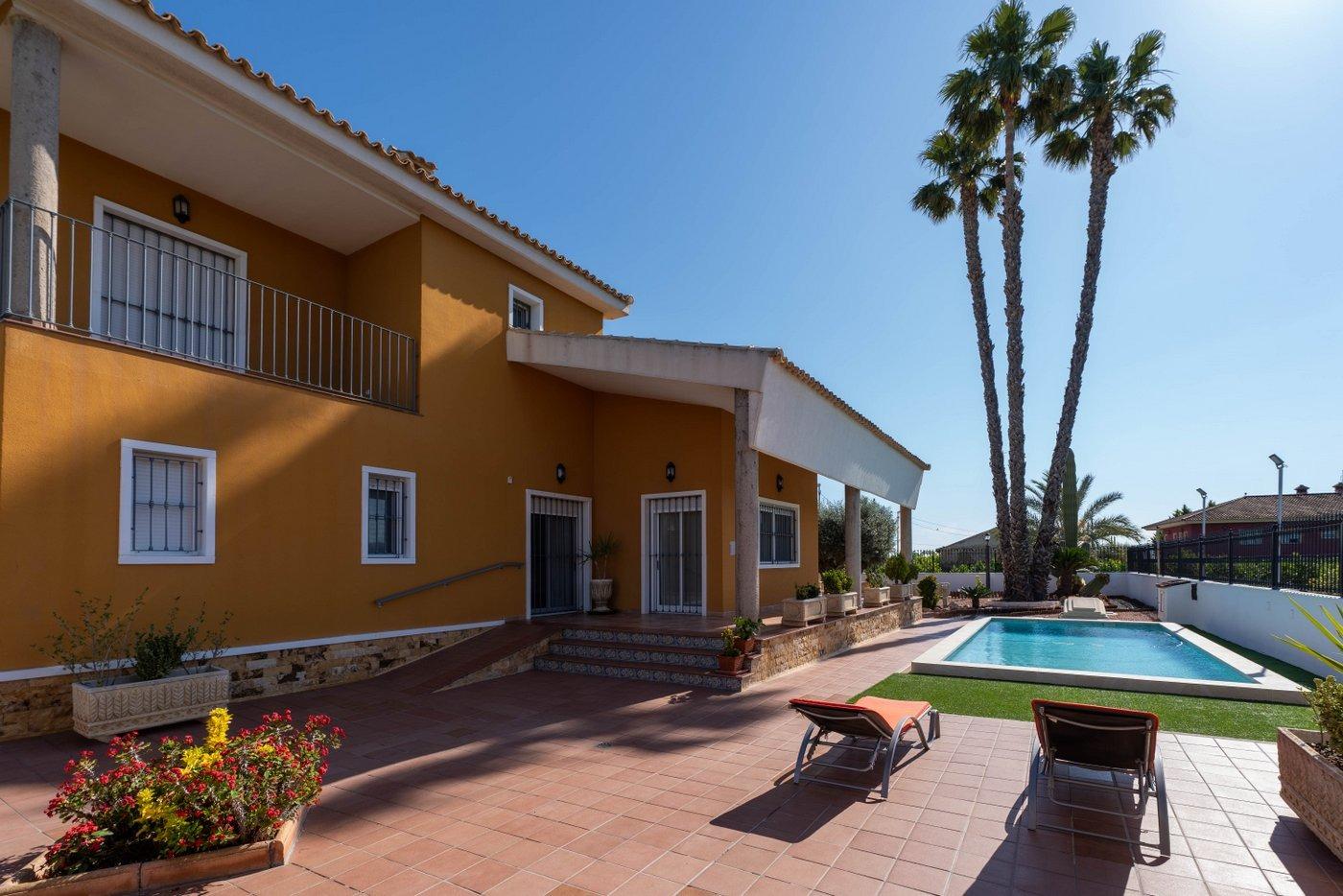 Bedroom in villa for sale in Orihuela