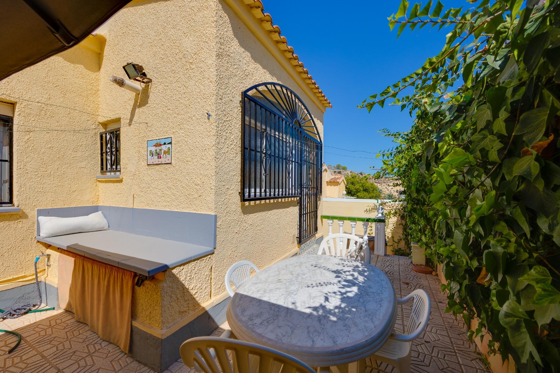 Master bedroom in villa for sale in San Fulgencio