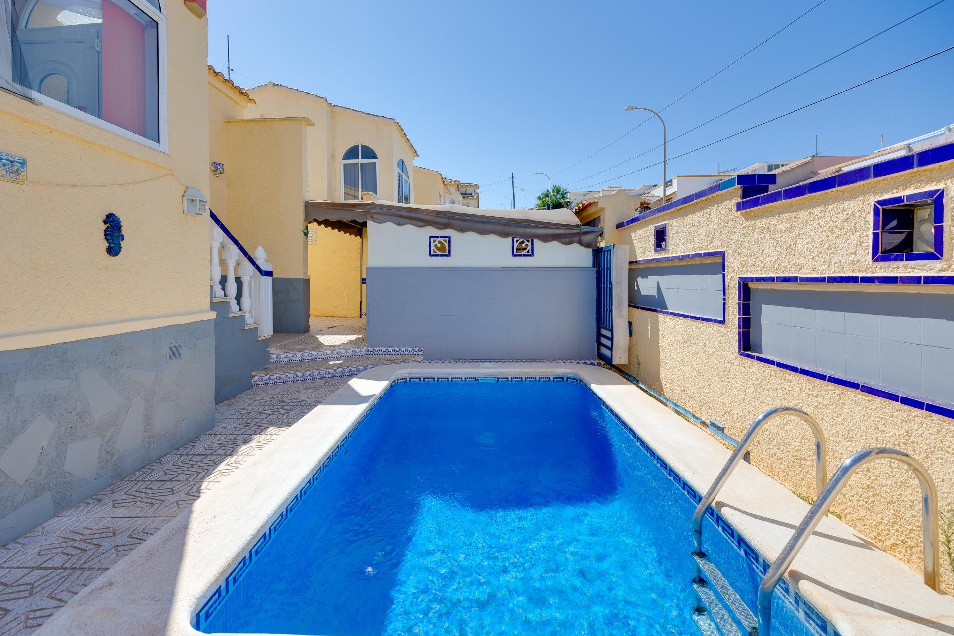 Bathroom in villa for sale in San Fulgencio
