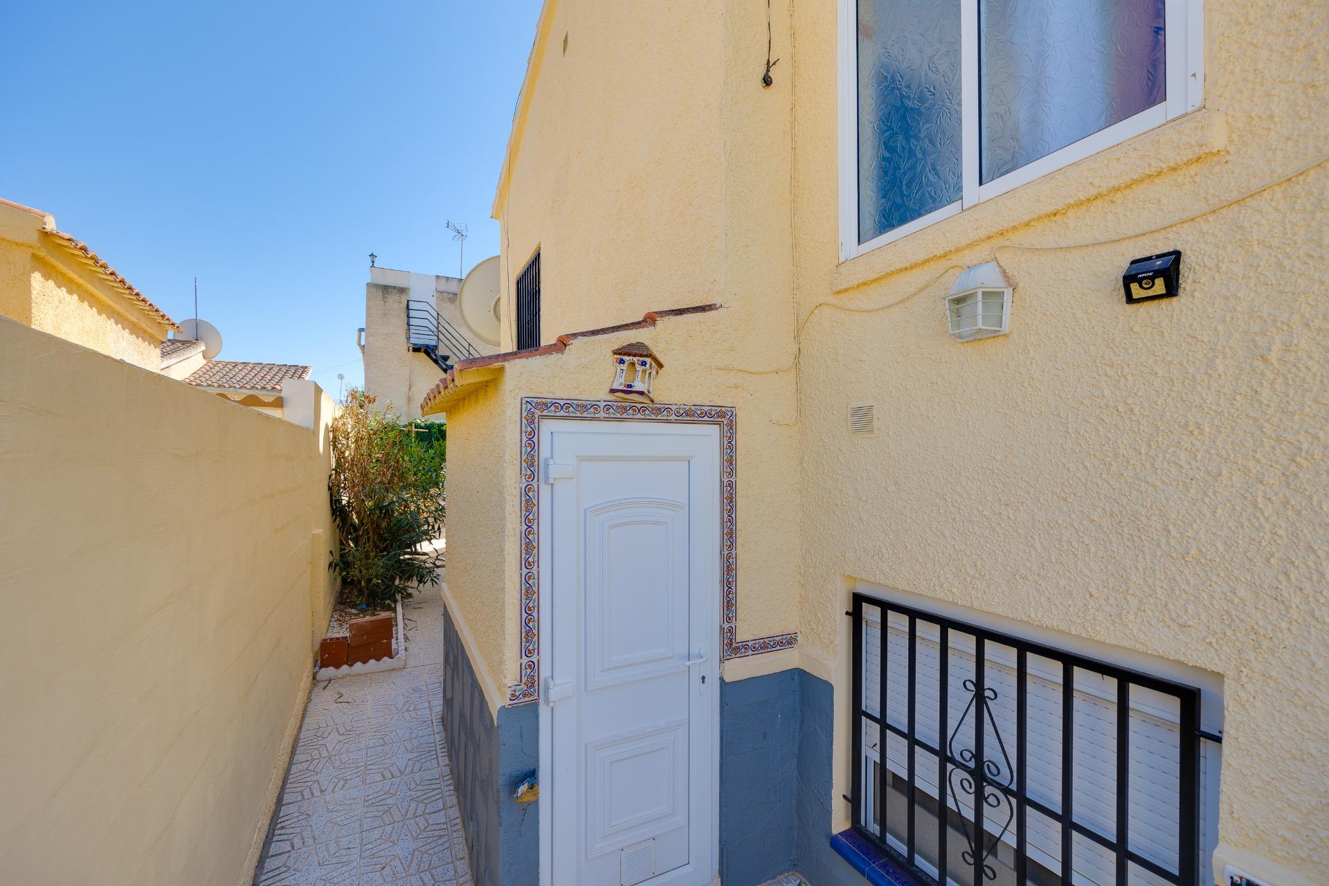 Terrace in villa for sale in San Fulgencio