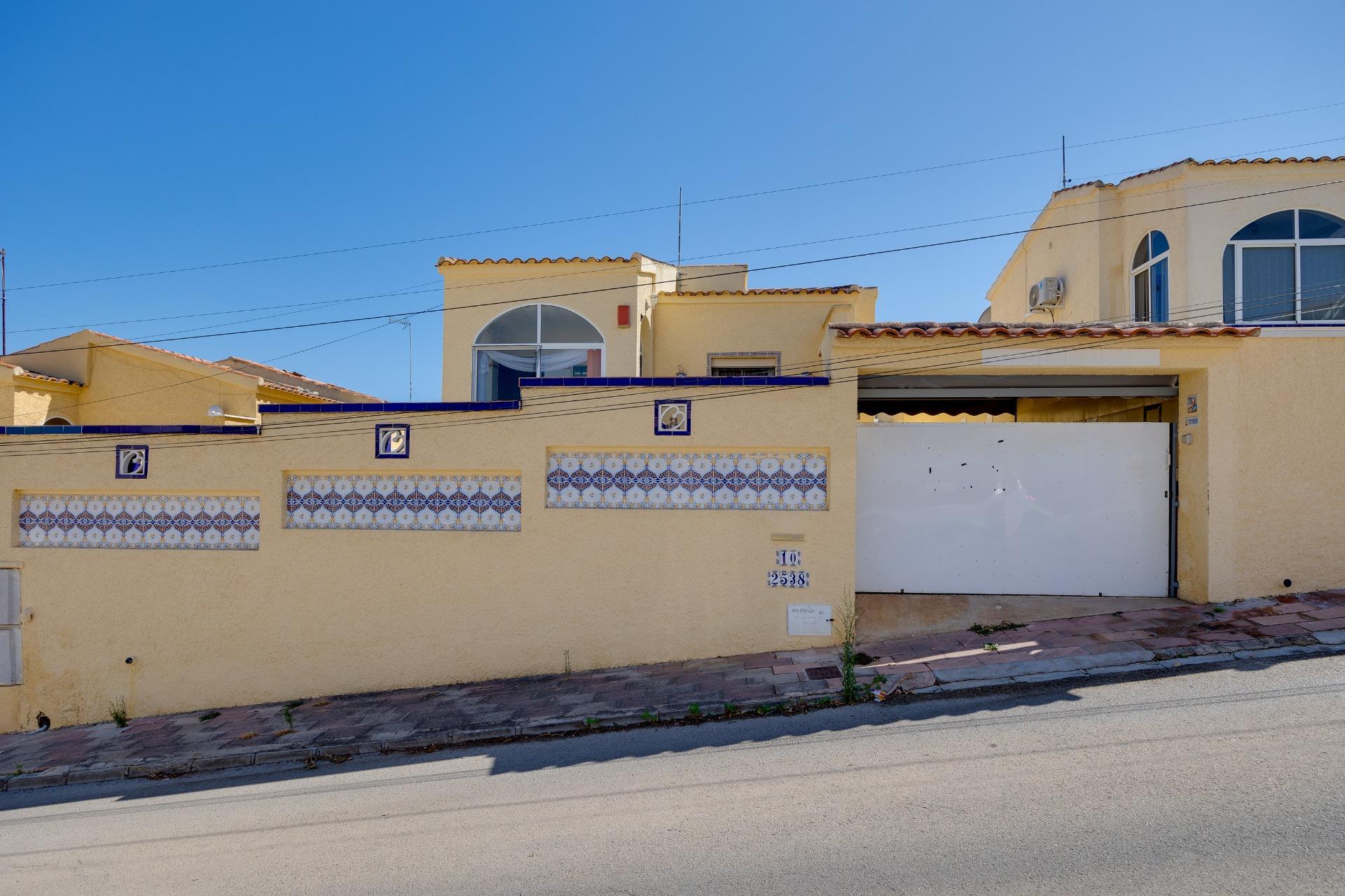 Garden in villa for sale in San Fulgencio
