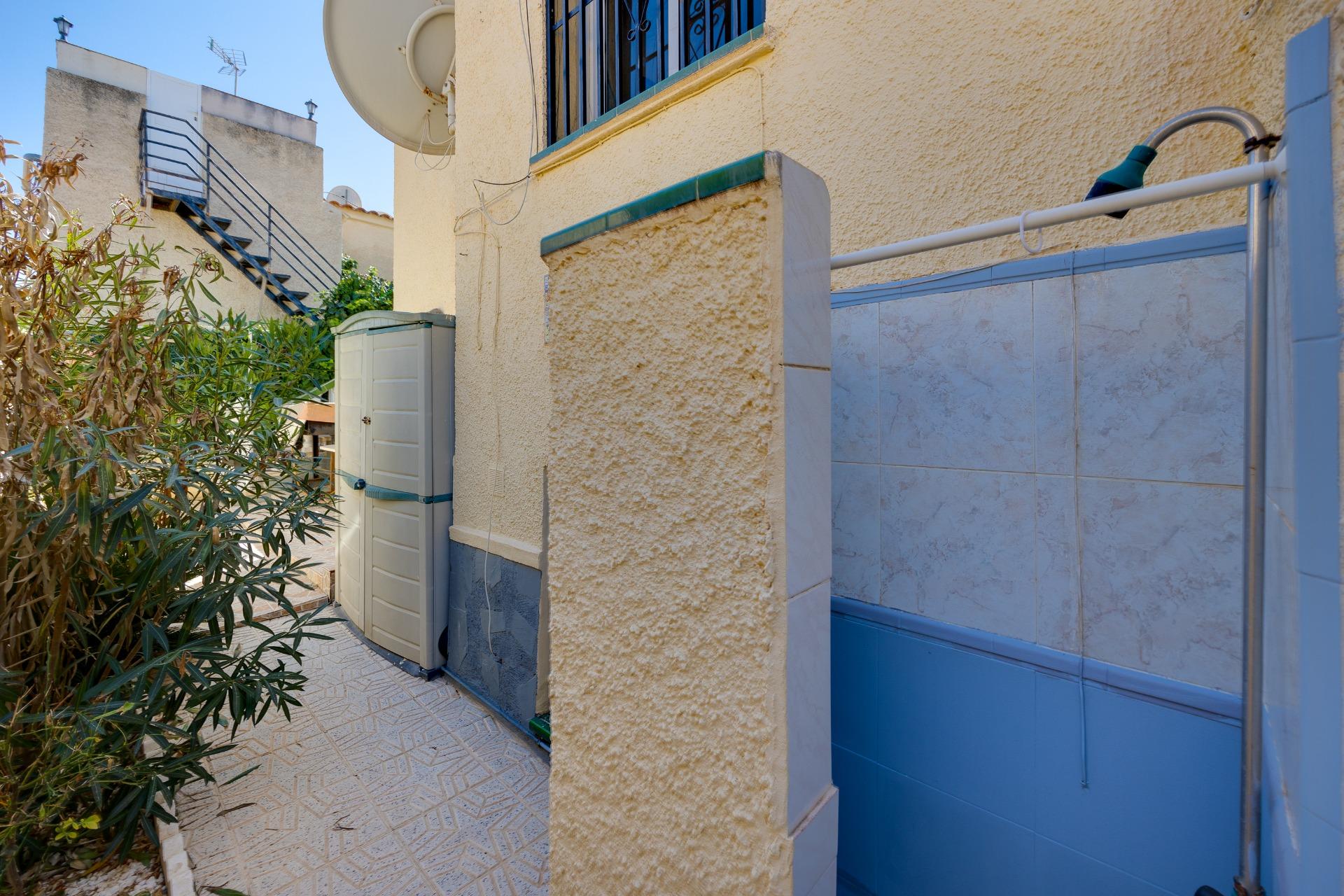 Terrace in villa for sale in San Fulgencio