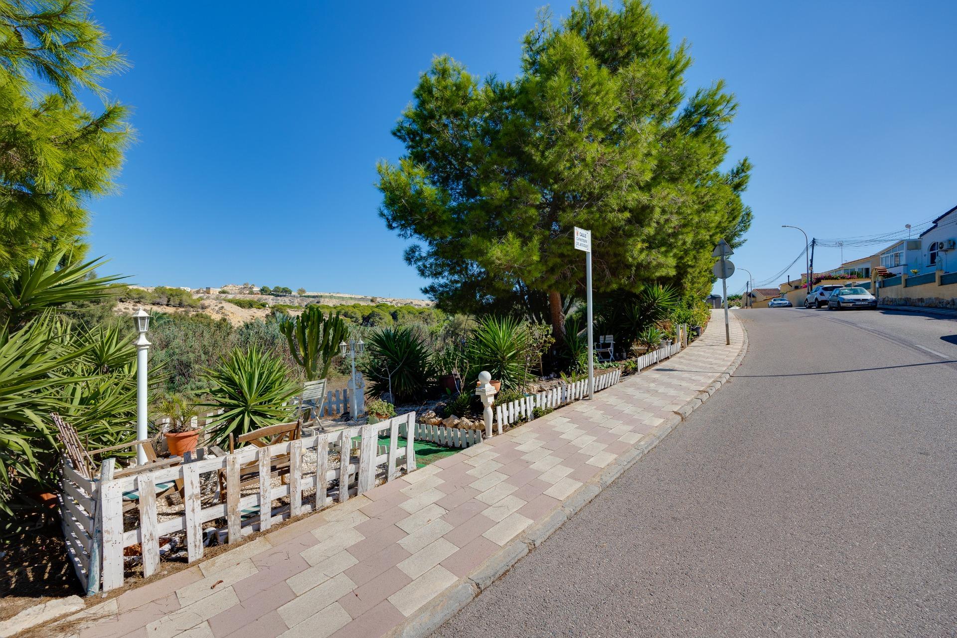 Terrace in villa for sale in San Fulgencio