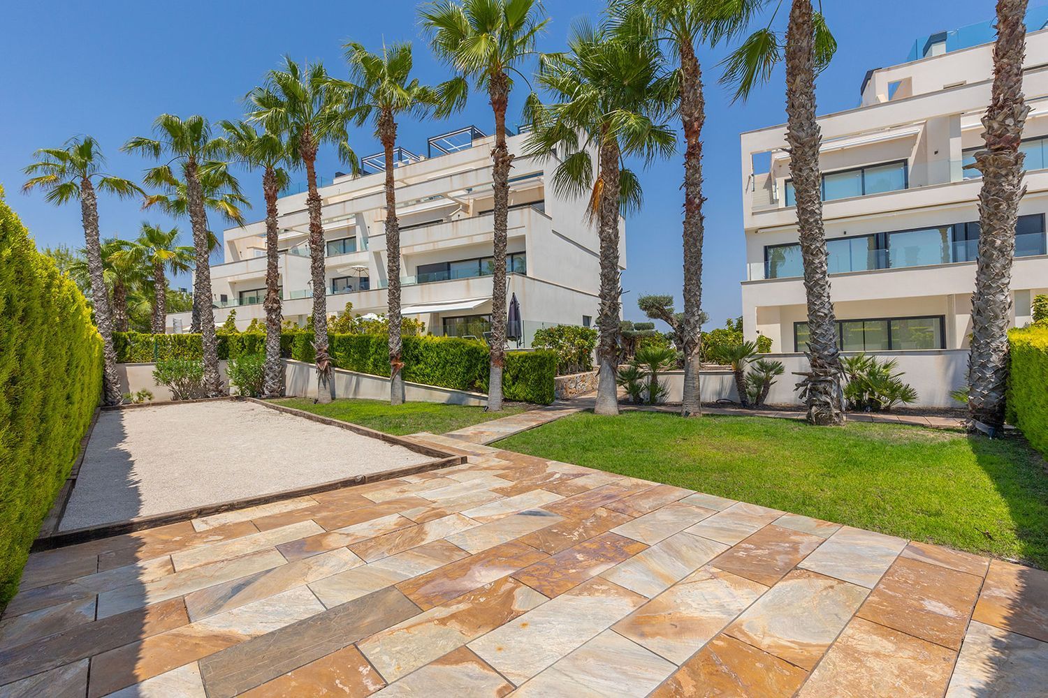 Bedroom in apartment for sale in Orihuela