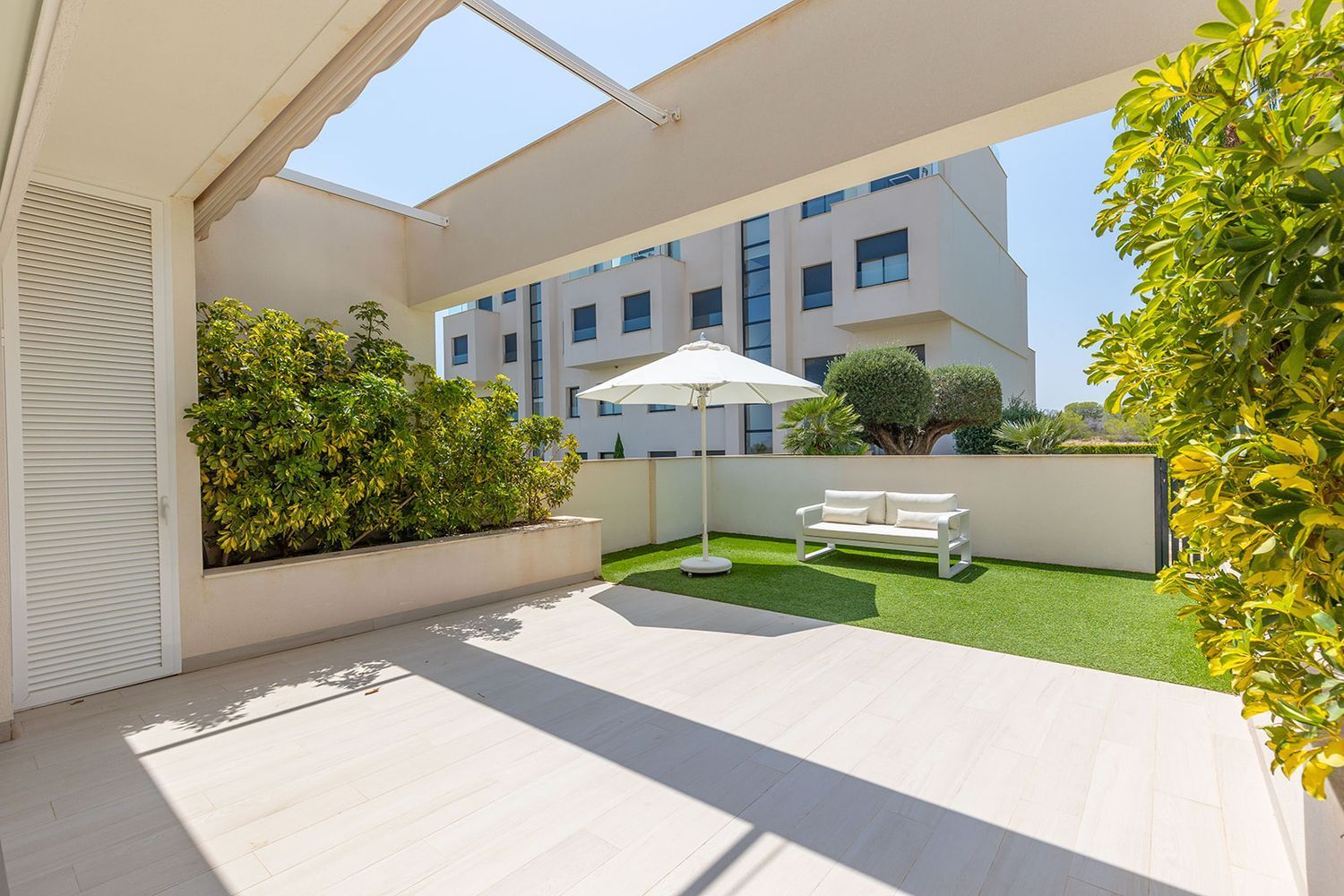Nestled within the exclusive Las Colinas Golf & Country Club – one of Spain’s most prestigious resid