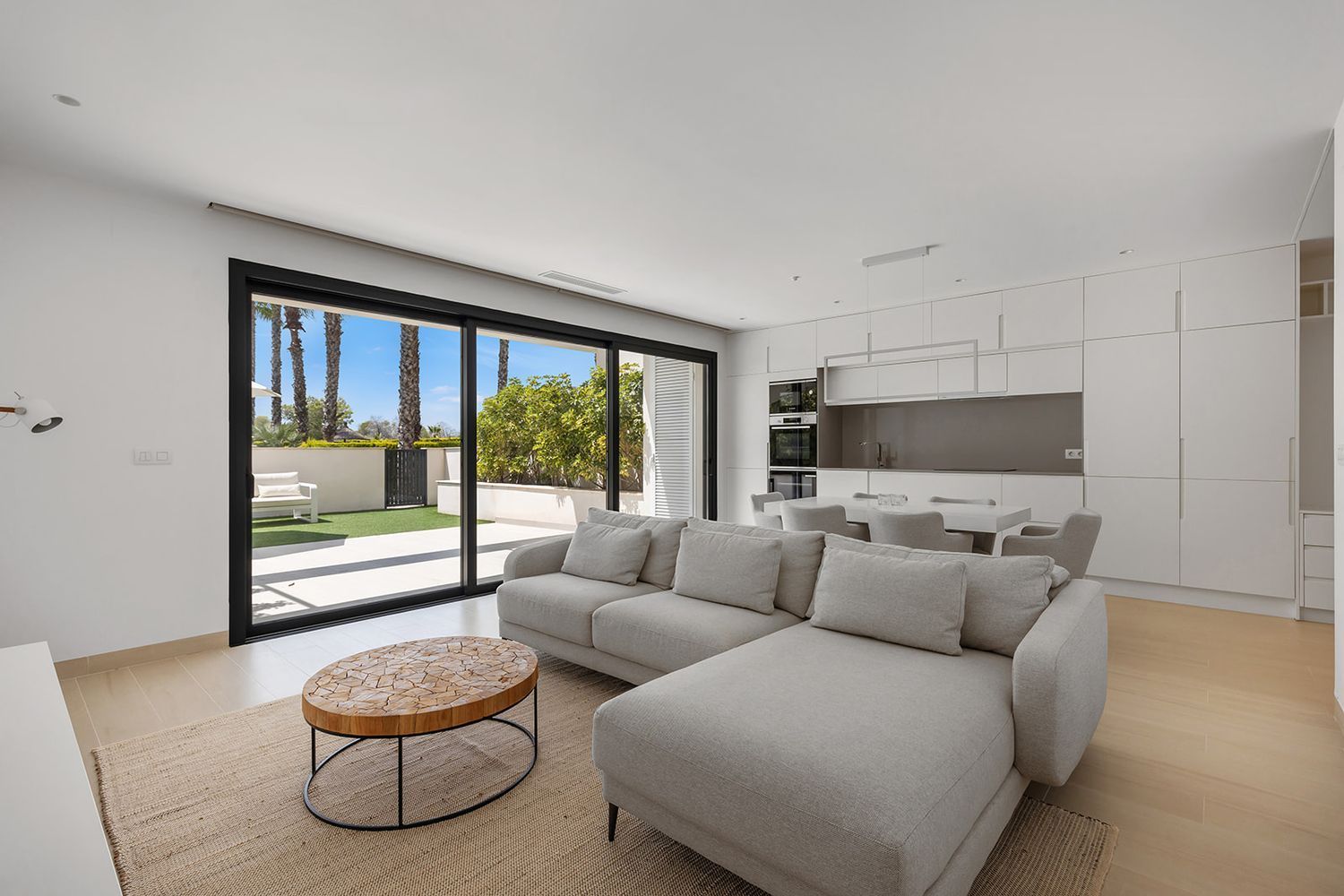 Nestled within the exclusive Las Colinas Golf & Country Club – one of Spain’s most prestigious resid