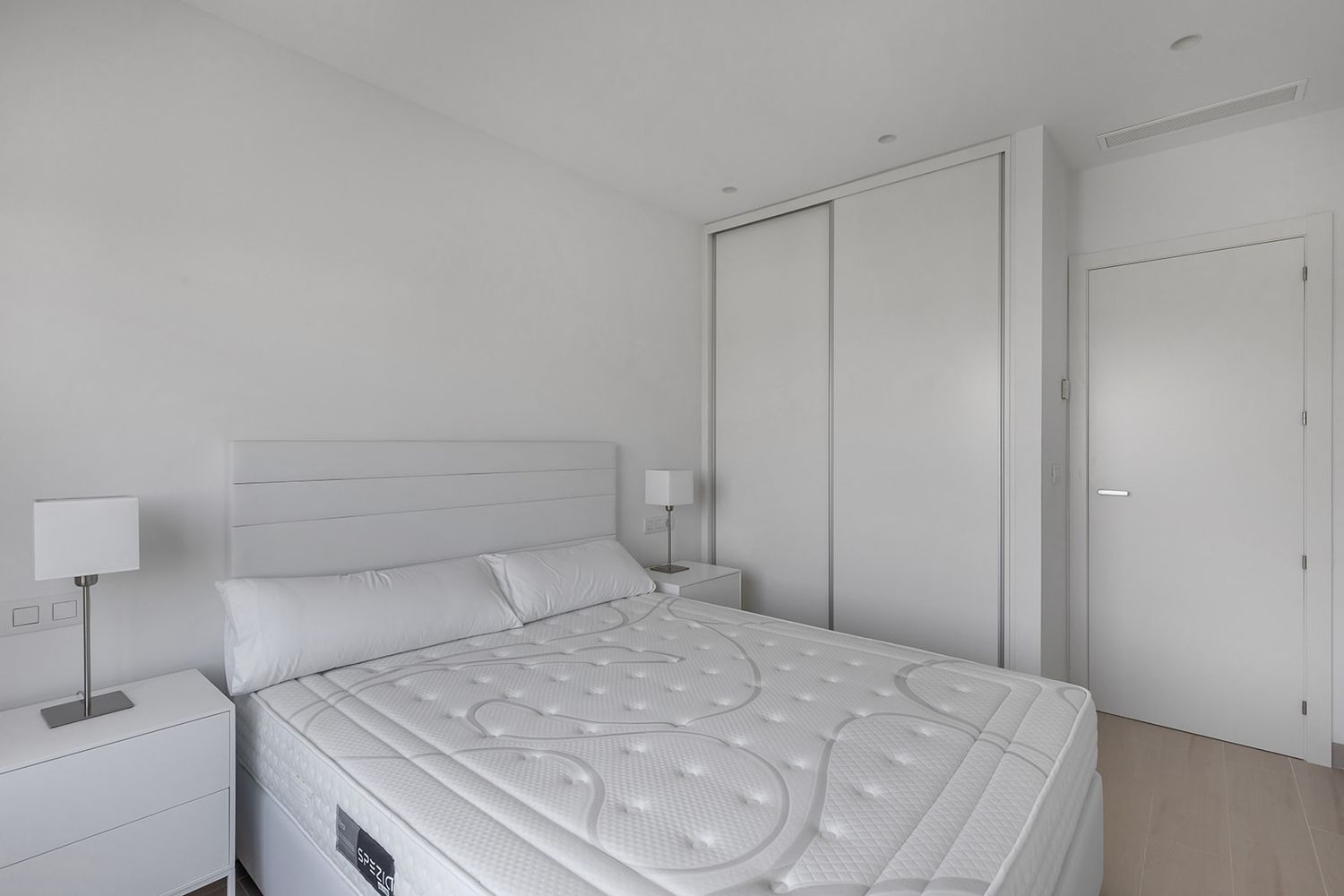 Bedroom in apartment for sale in Orihuela
