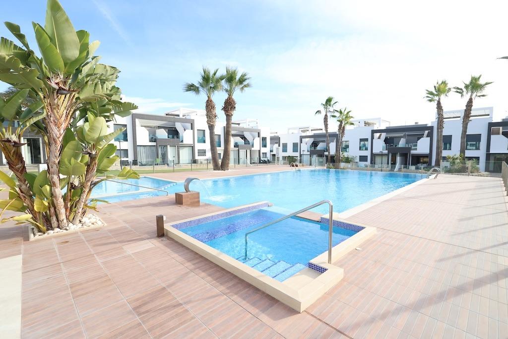 Dining area in bungalow for sale in Orihuela Costa