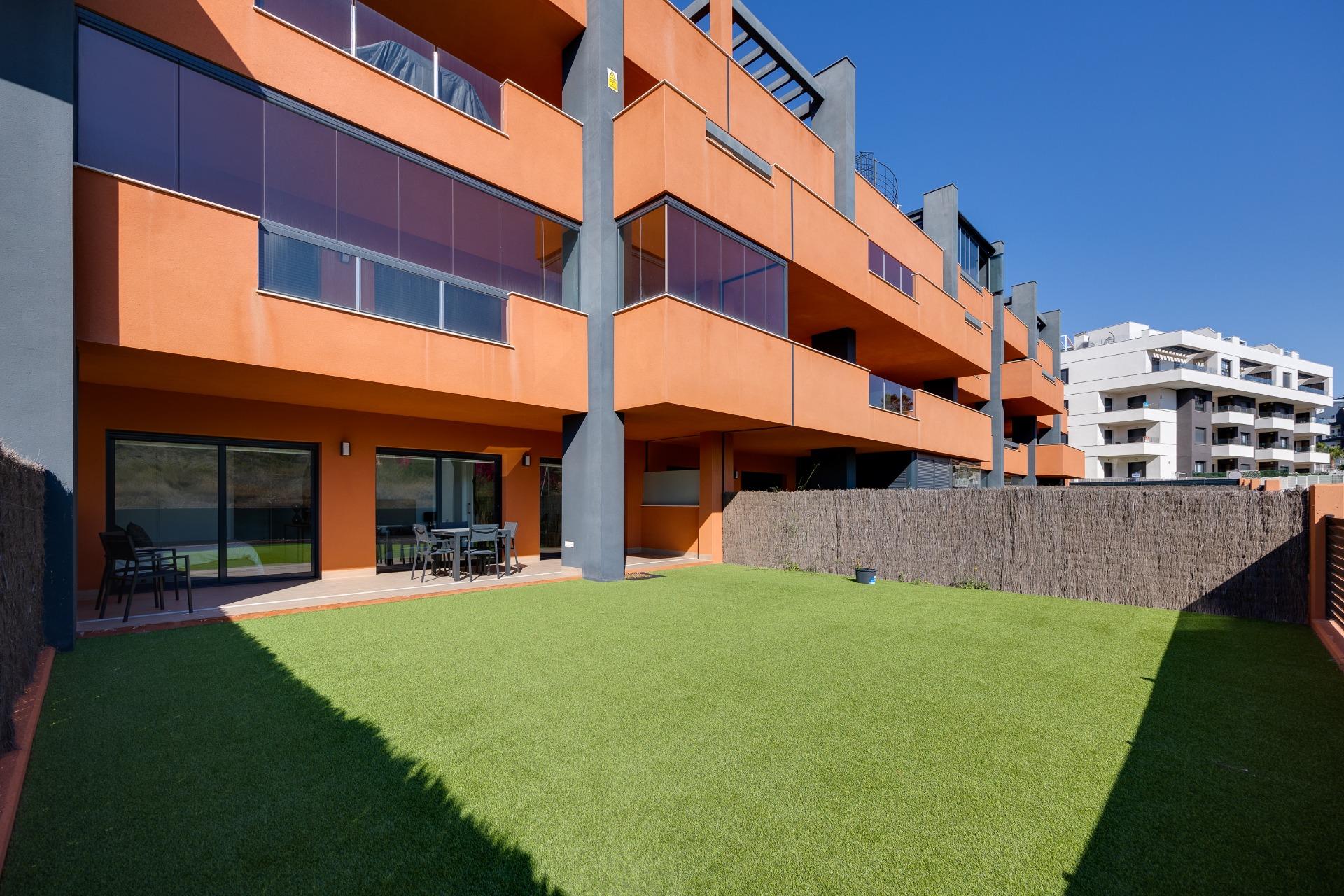 We present this magnificent ground-floor property, ideal both as a permanent residence and as an inv