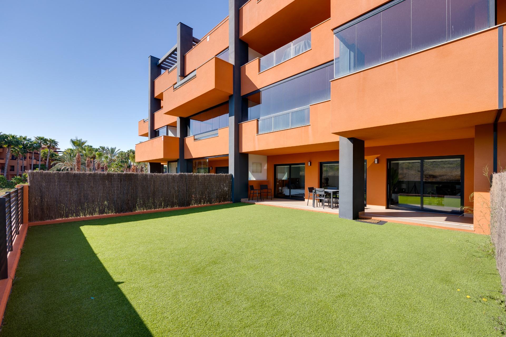 We present this magnificent ground-floor property, ideal both as a permanent residence and as an inv