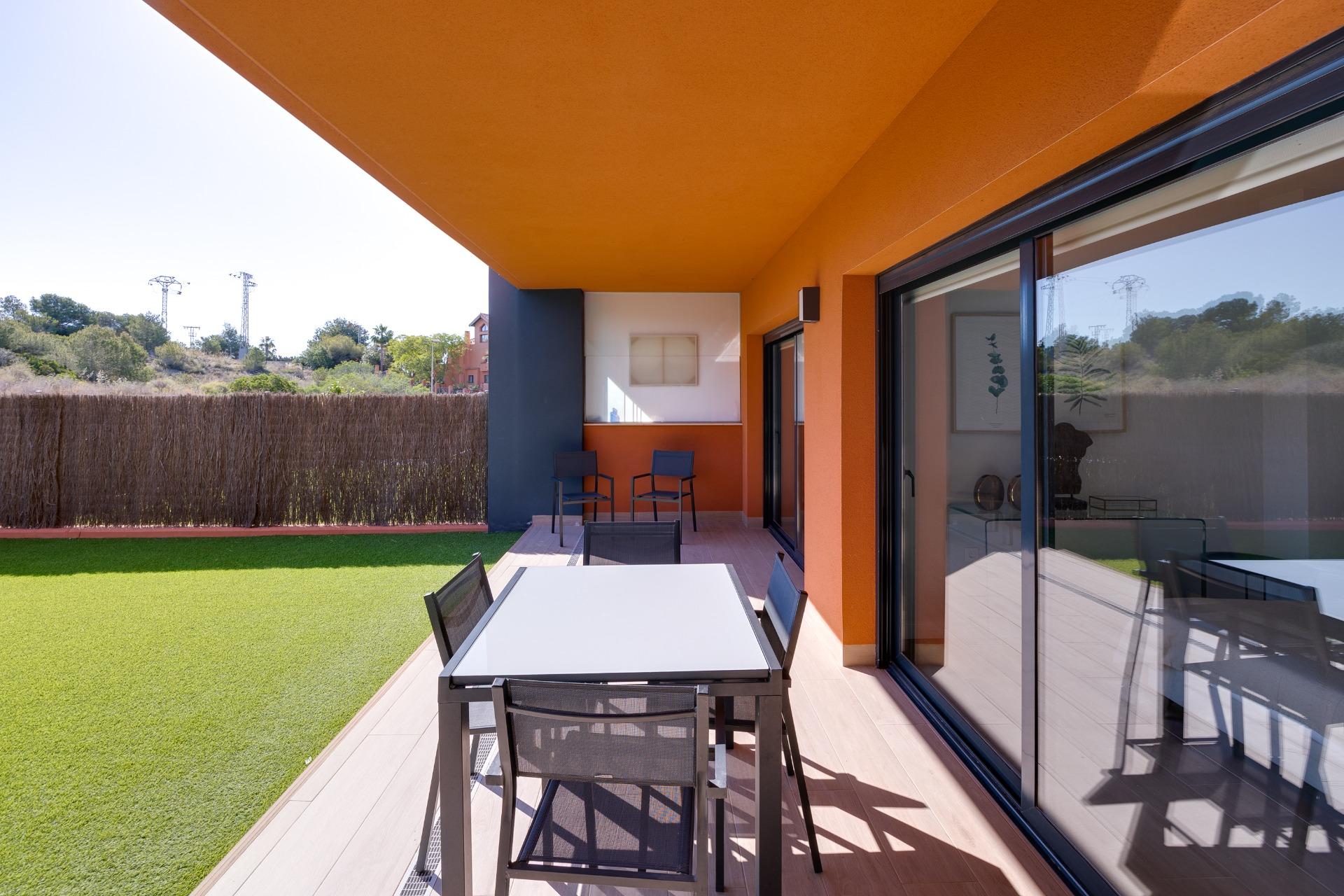 We present this magnificent ground-floor property, ideal both as a permanent residence and as an inv