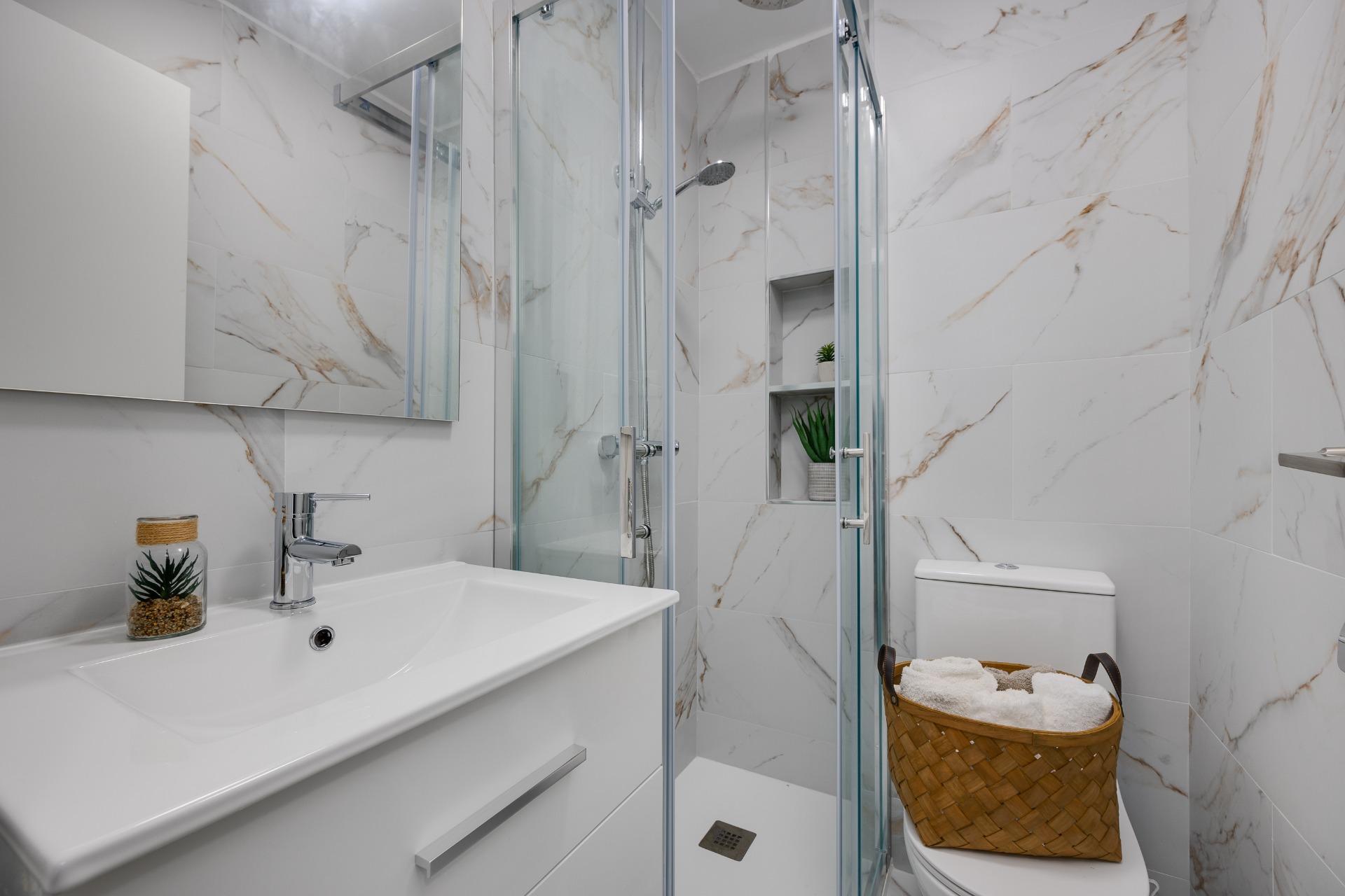 Bedroom in apartment for sale in Torrevieja