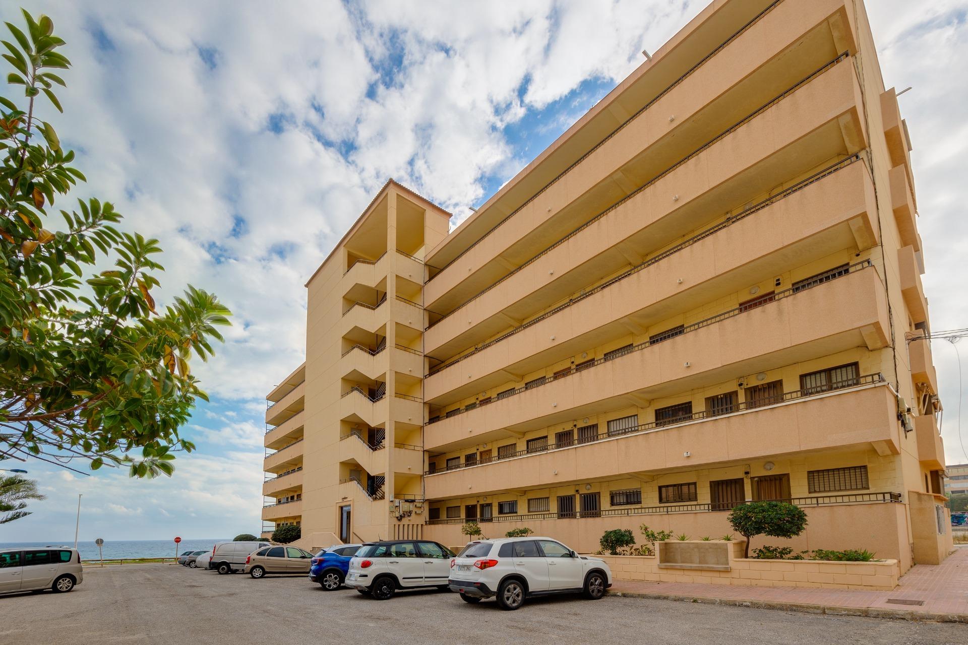 Master bedroom in apartment for sale in Torrevieja