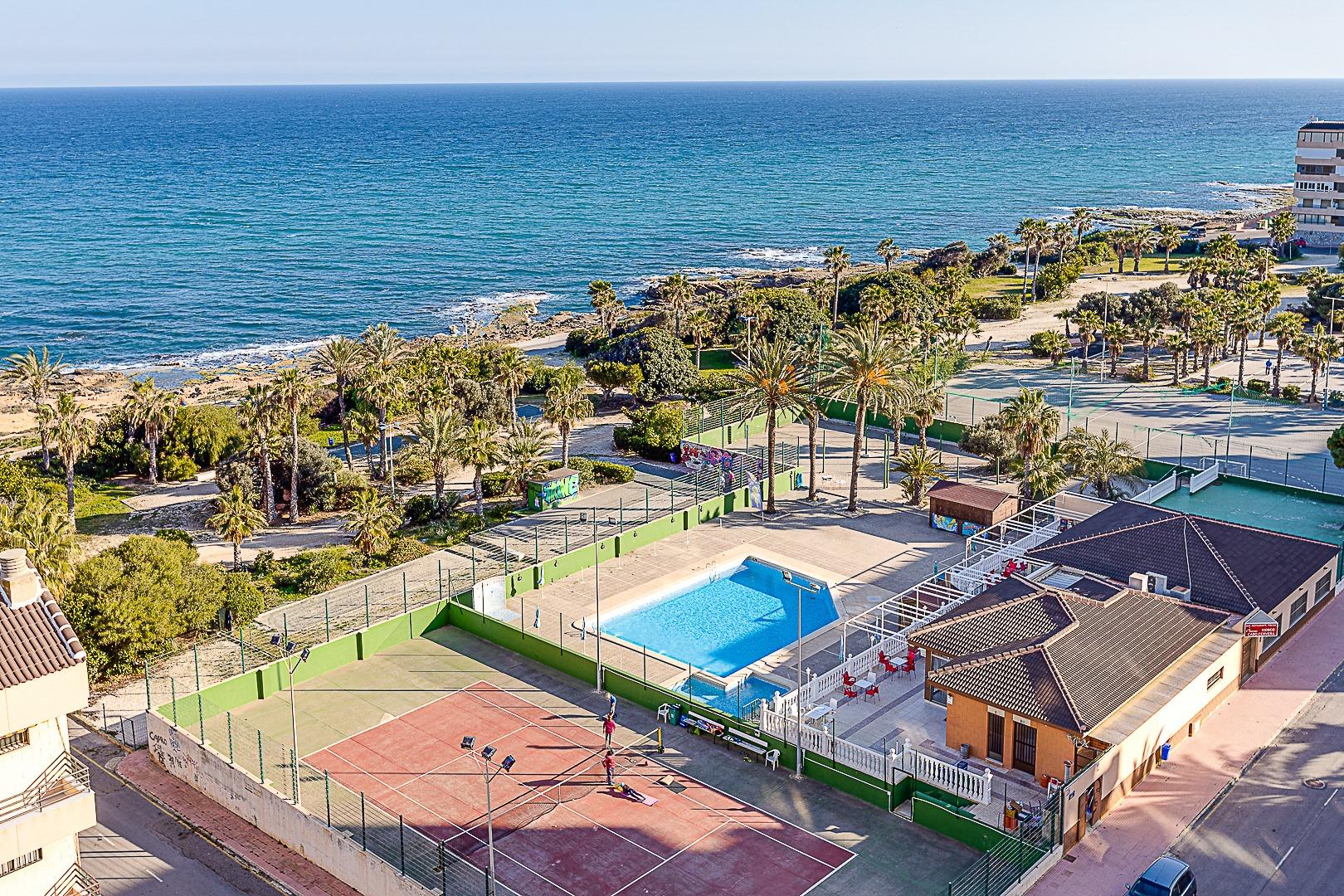 Kitchen in apartment for sale in Torrevieja