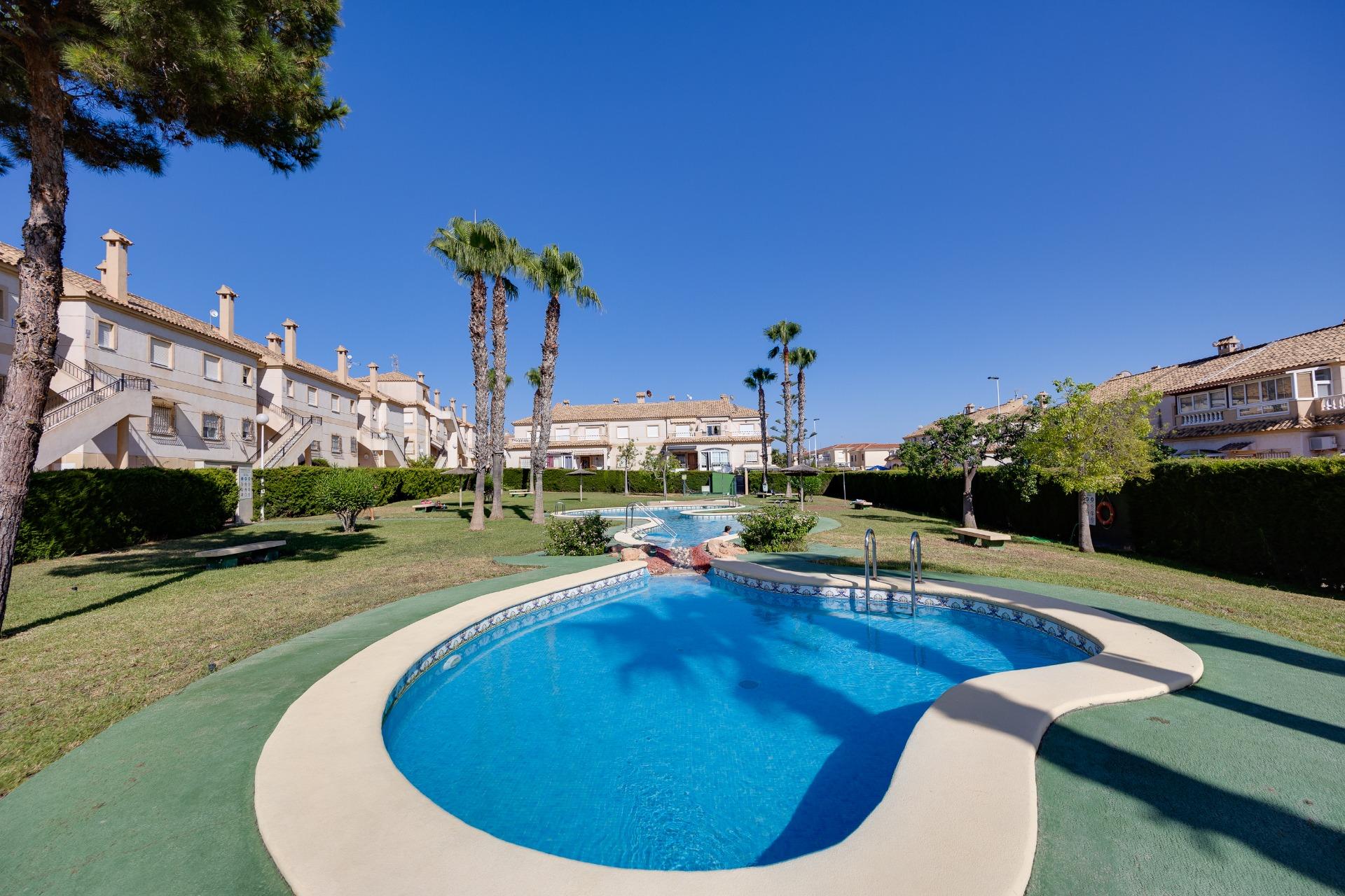 Garden in bungalow for sale in Torrevieja