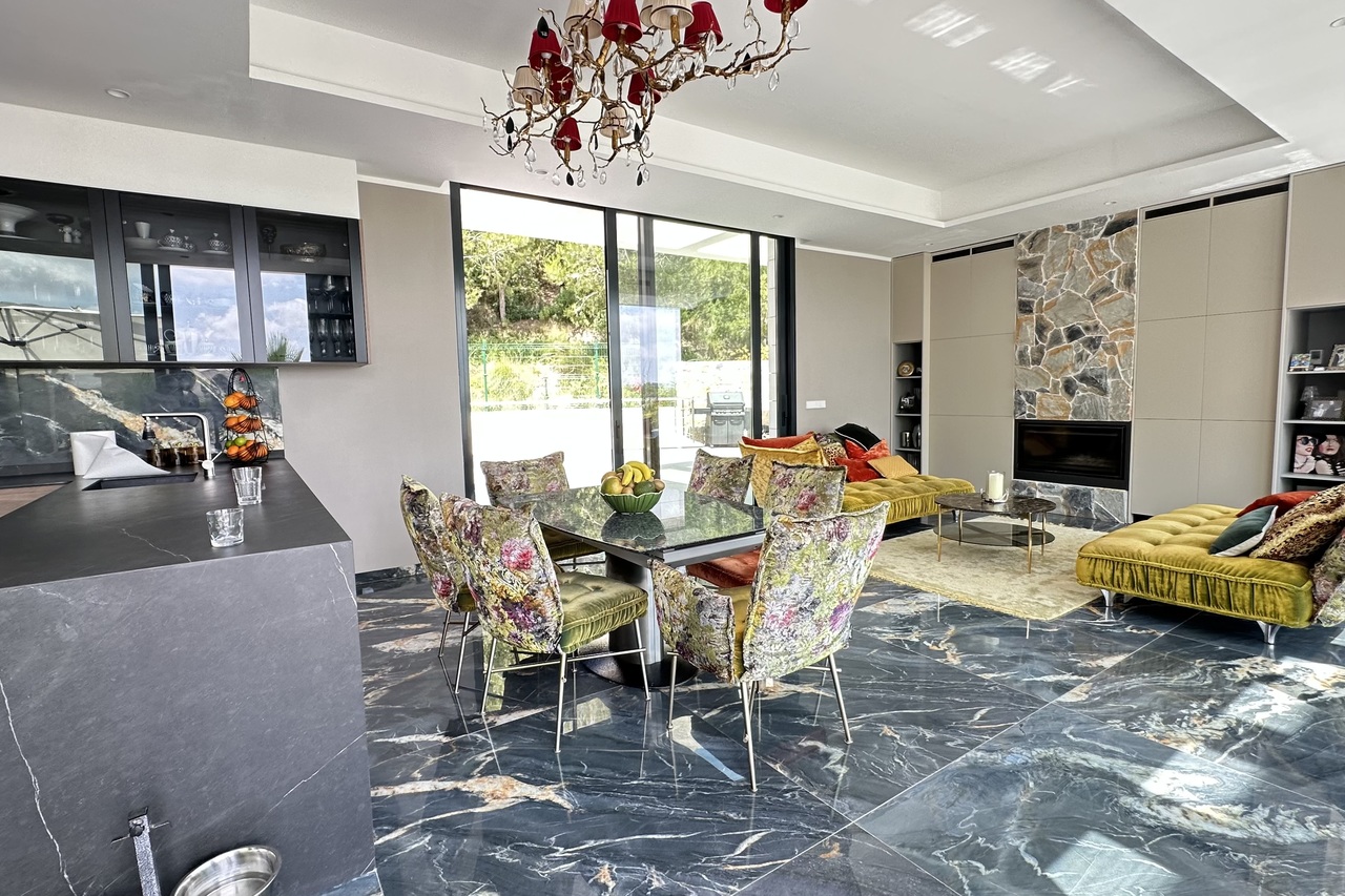 Terrace in villa for sale in Las Colinas Golf
