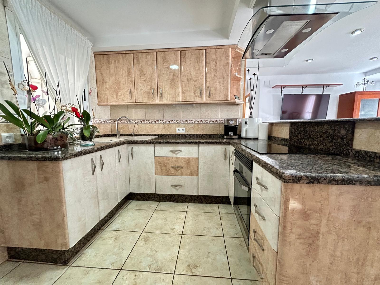 Beautiful 3-bedroom apartment, completely exterior, with two balconies – just a step away from the c