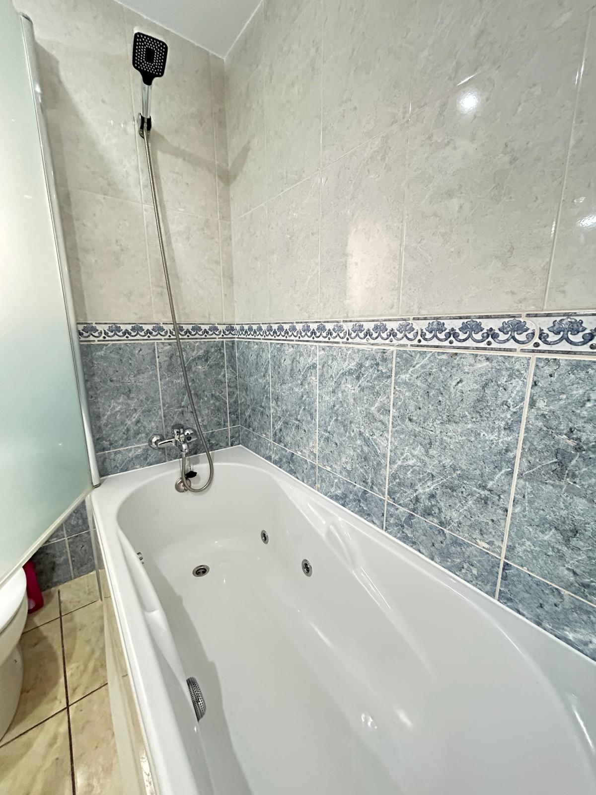 Bedroom in apartment for sale in Santa Pola