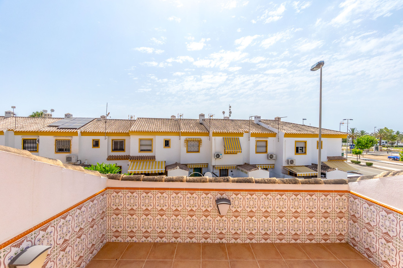 Dining area in villa for sale in Torre de La Horadada