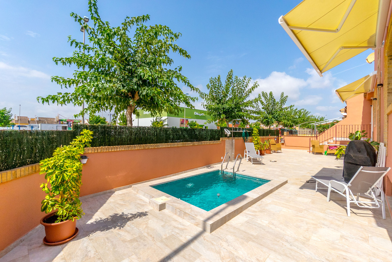 Bedroom in villa for sale in Torre de La Horadada