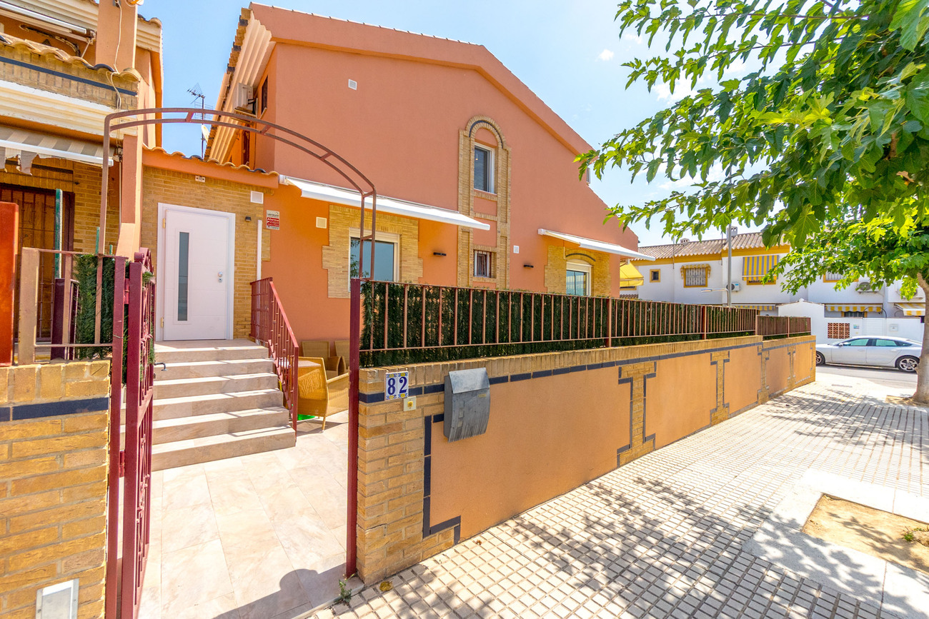 Terrace in villa for sale in Torre de La Horadada