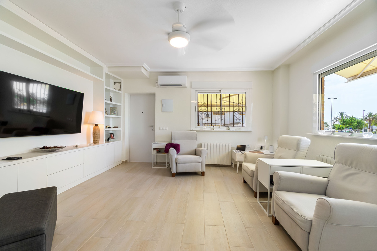 Terrace in villa for sale in Torre de La Horadada