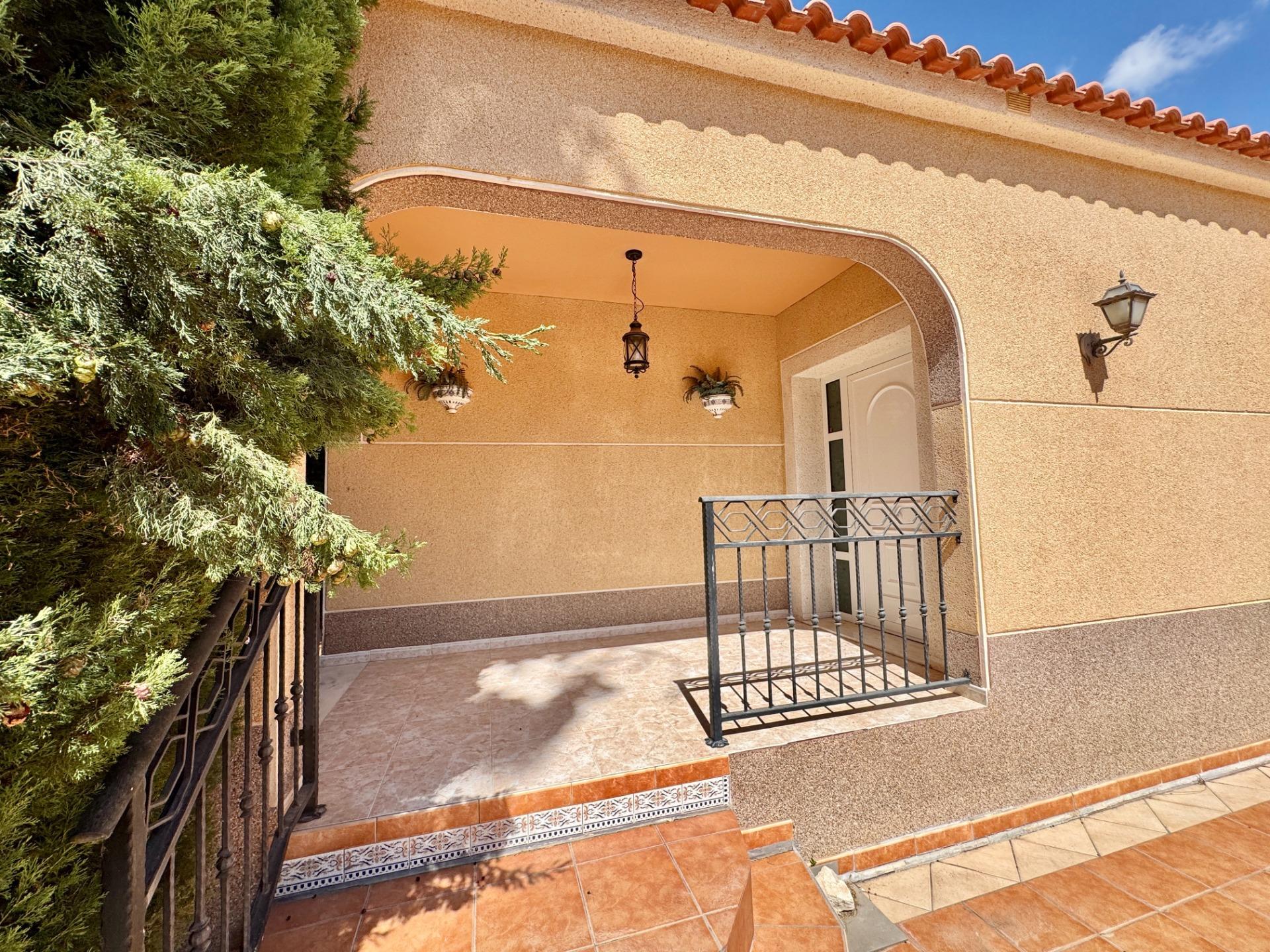 Master bedroom in villa for sale in Dolores
