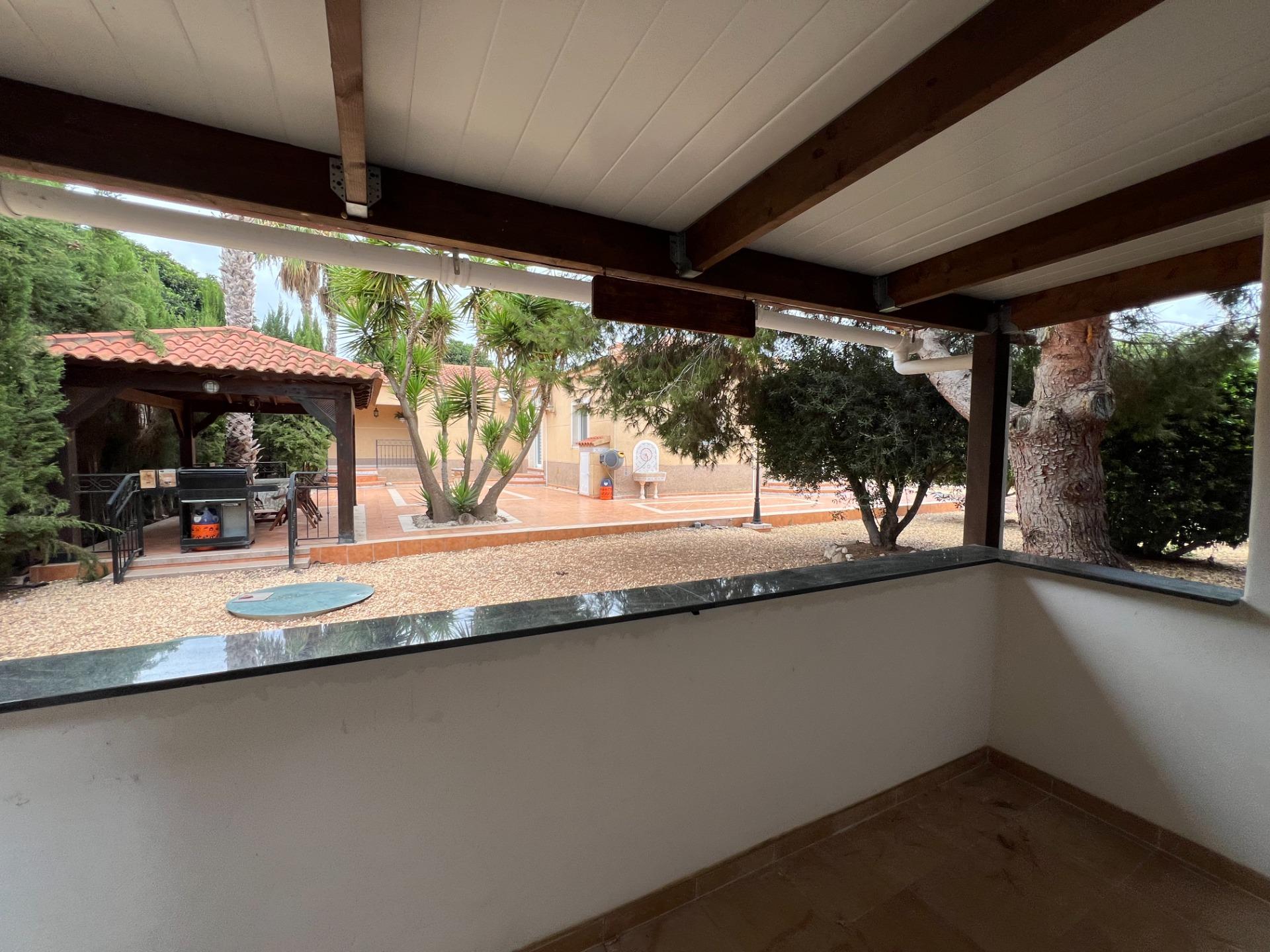 Garden in villa for sale in Dolores
