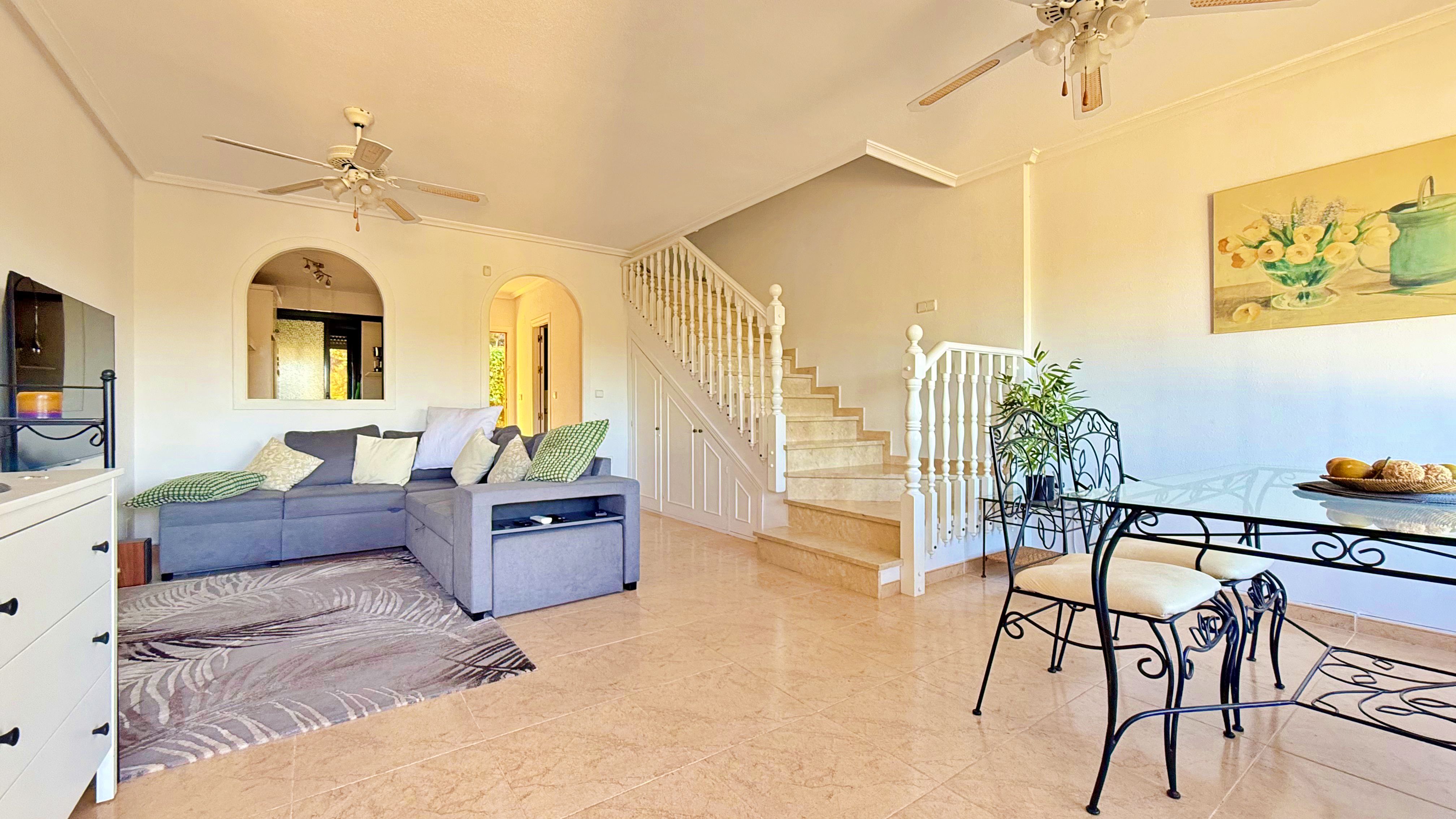 This townhouse in Lomas de Campoamor stands out for its southwest orientation and excellent use of o